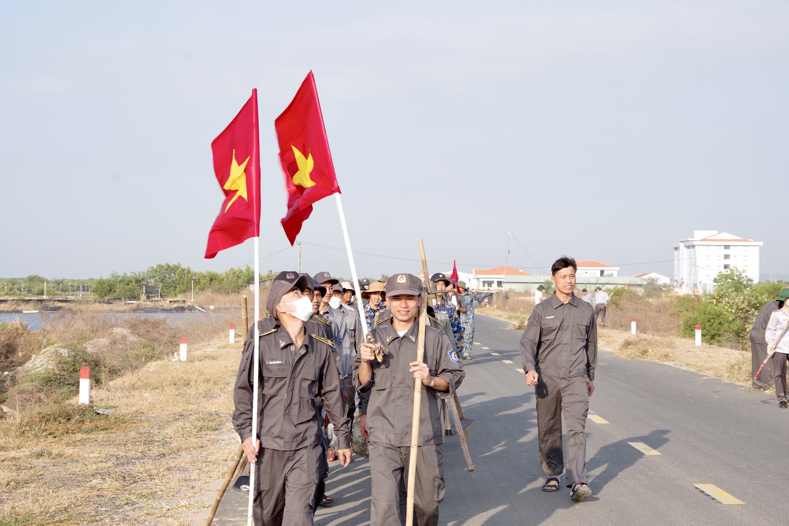 Cán bộ, đoàn viên thanh niên Chi đội Kiểm ngư số 2 hăng hái tham gia 
