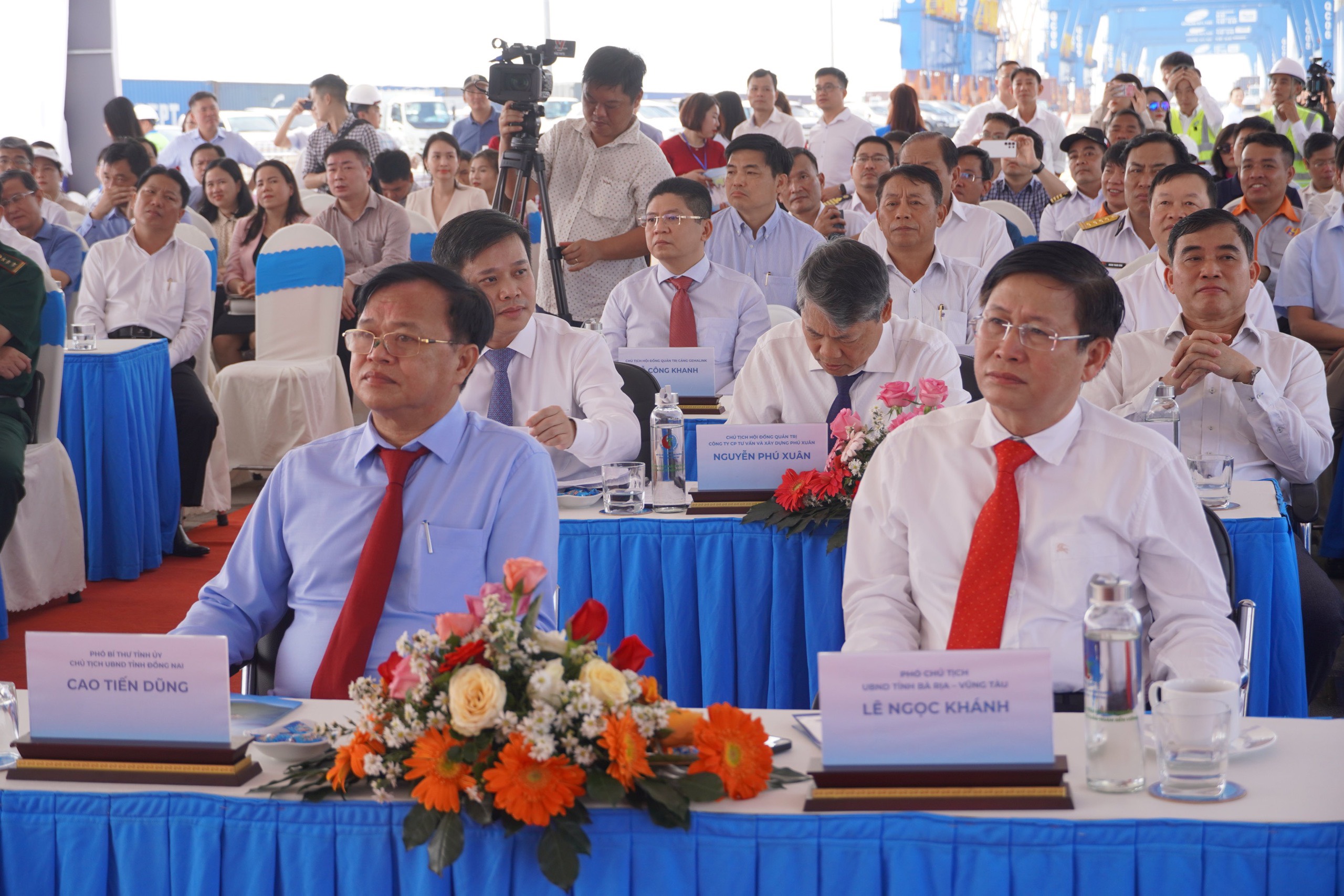 Các đại biểu tham dự chức lễ thi công dự án đầu tư xây dựng công trình nâng cấp tuyến luồng Cái Mép - Thị Vải 