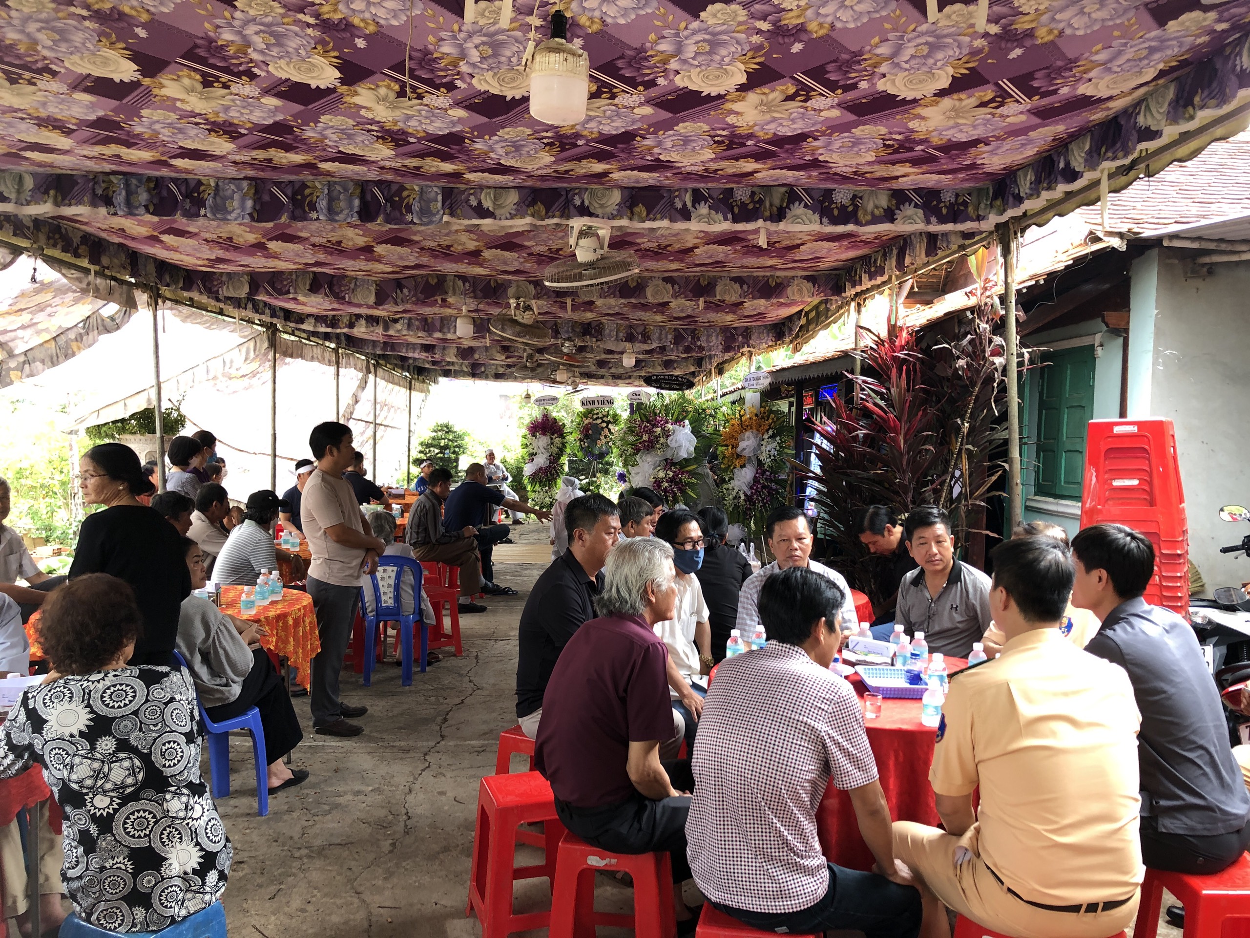 Chính quyền địa phương cho biết gia đình hai nạn nhân có hoàn cảnh khó khăn, ông Ngọ là kinh tế chính trong gia đình.