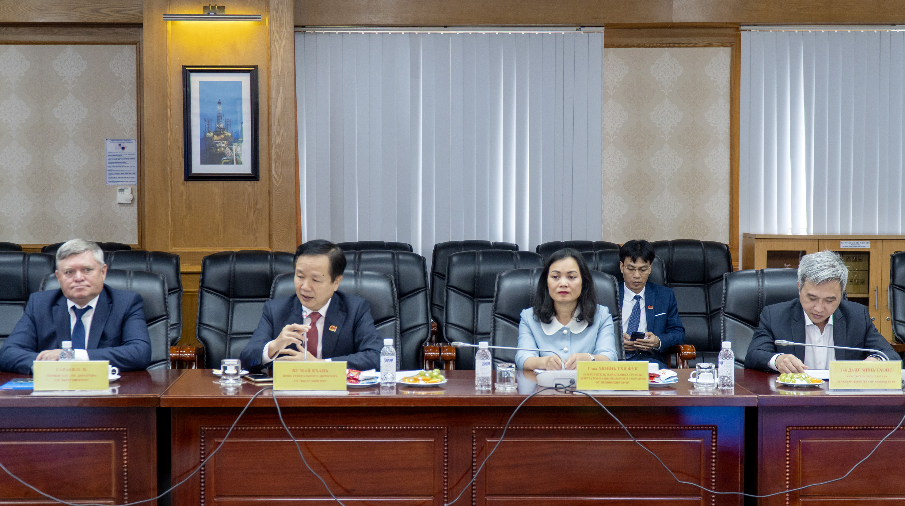 Lãnh đạo tỉnh, lãnh đạo Liên doanh Việt Nga Vietsovpetro tại buổi làm việc.