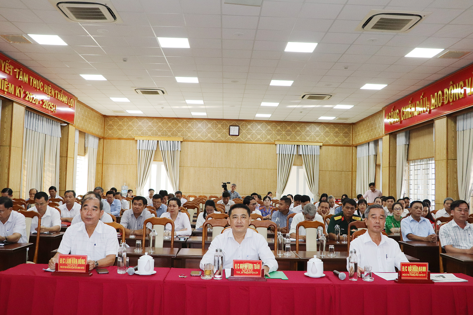 Các đại biểu tham dự hội nghị