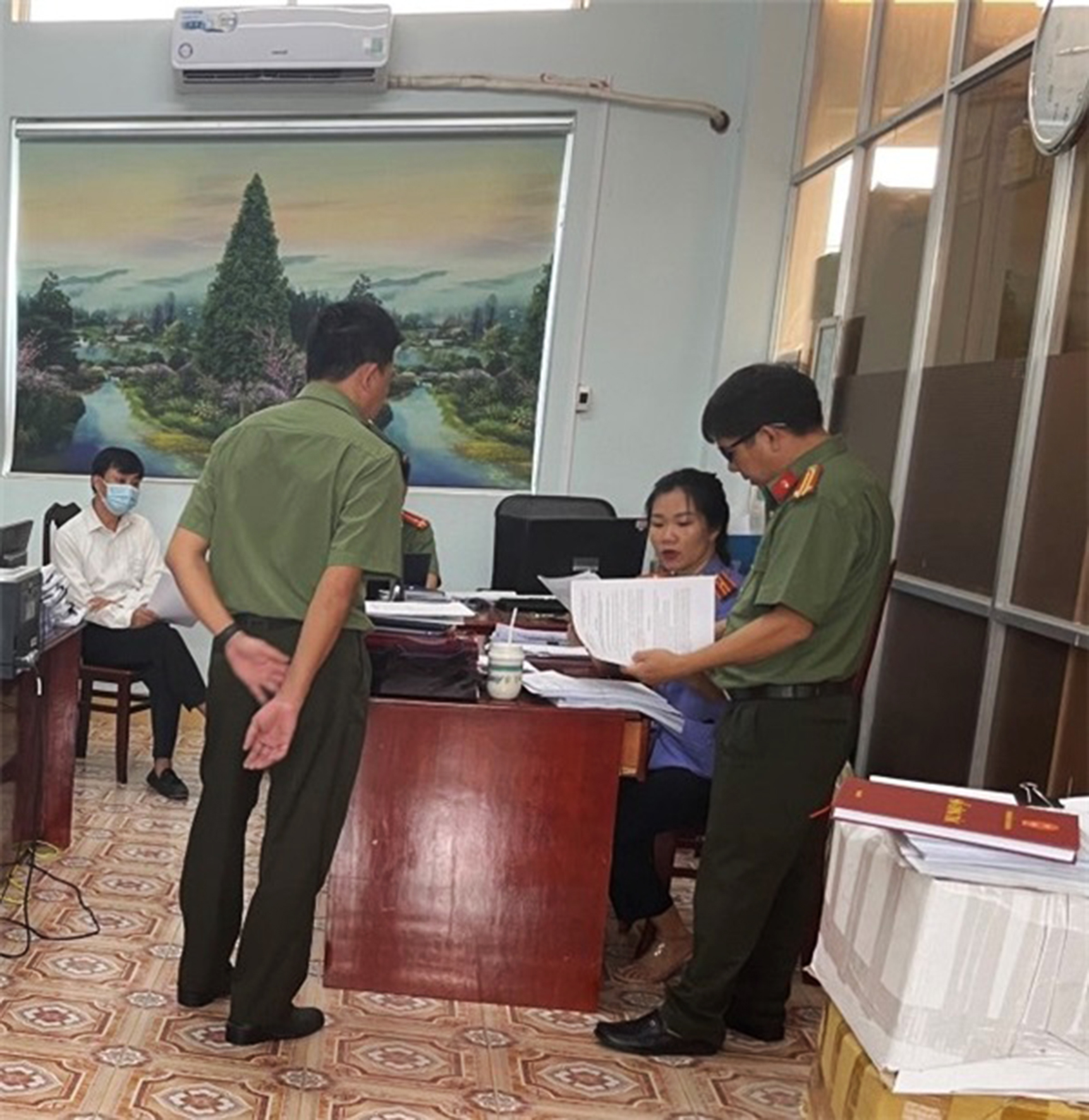 Trước đó, Cơ quan công an đã khởi tố bị can, lệnh bắt tạm giam đối với các bị can tại Chi cục Thủy sản, thuộc Sở NN&PTNT tỉnh Bà Rịa-Vũng Tàu). Ảnh H.V