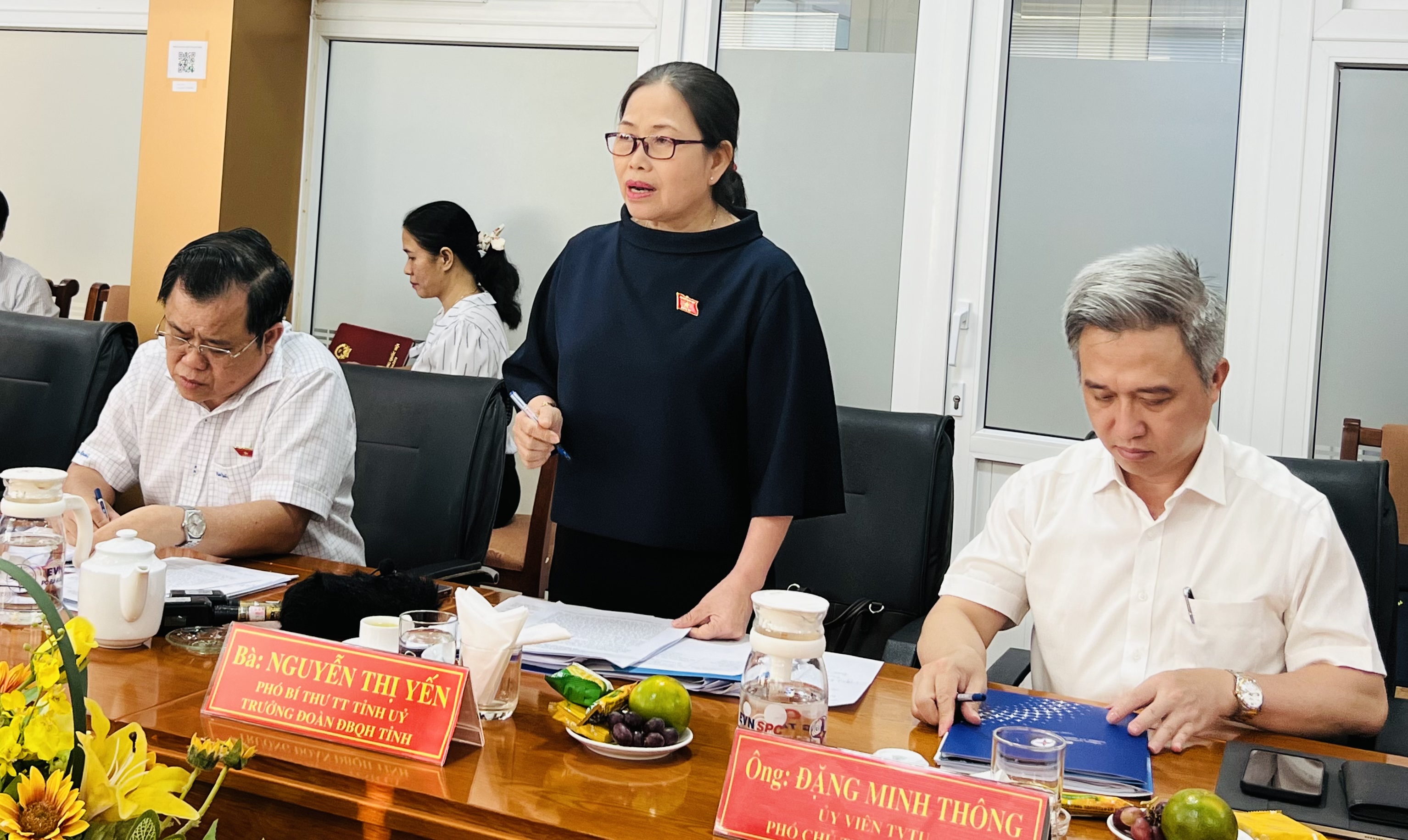 Bà Nguyễn Thị Yến, Phó Bí thư Tỉnh ủy, Trưởng đoàn ĐBQH tỉnh,  Trưởng đoàn giám sát phát biểu tại buổi làm việc.