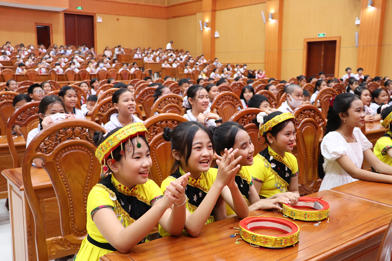 Các em học sinh hào hứng với chương trình.