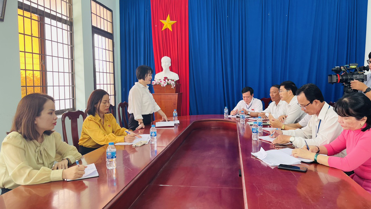 Đoàn MTTQ thành phố làm việc với lãnh đạo xã Long Sơn về công tác an sinh xã hội trên địa bàn xã năm 2023.