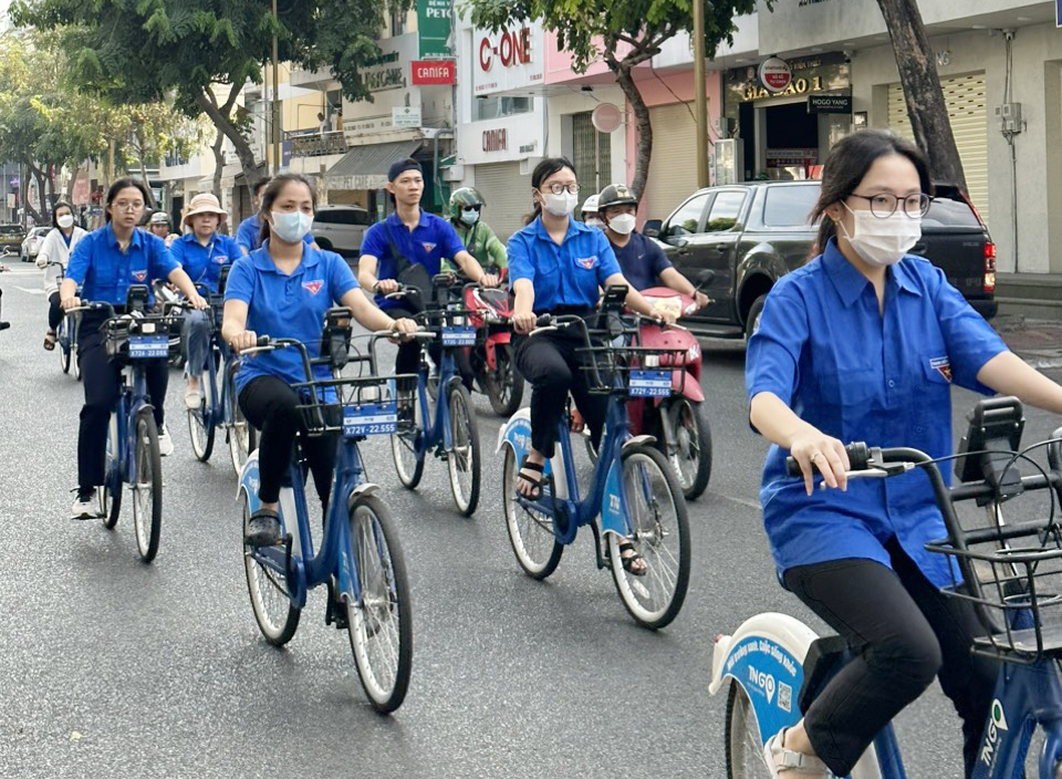 Đoàn viên thanh niên đạp xe diễu hành phát động Chương trình 