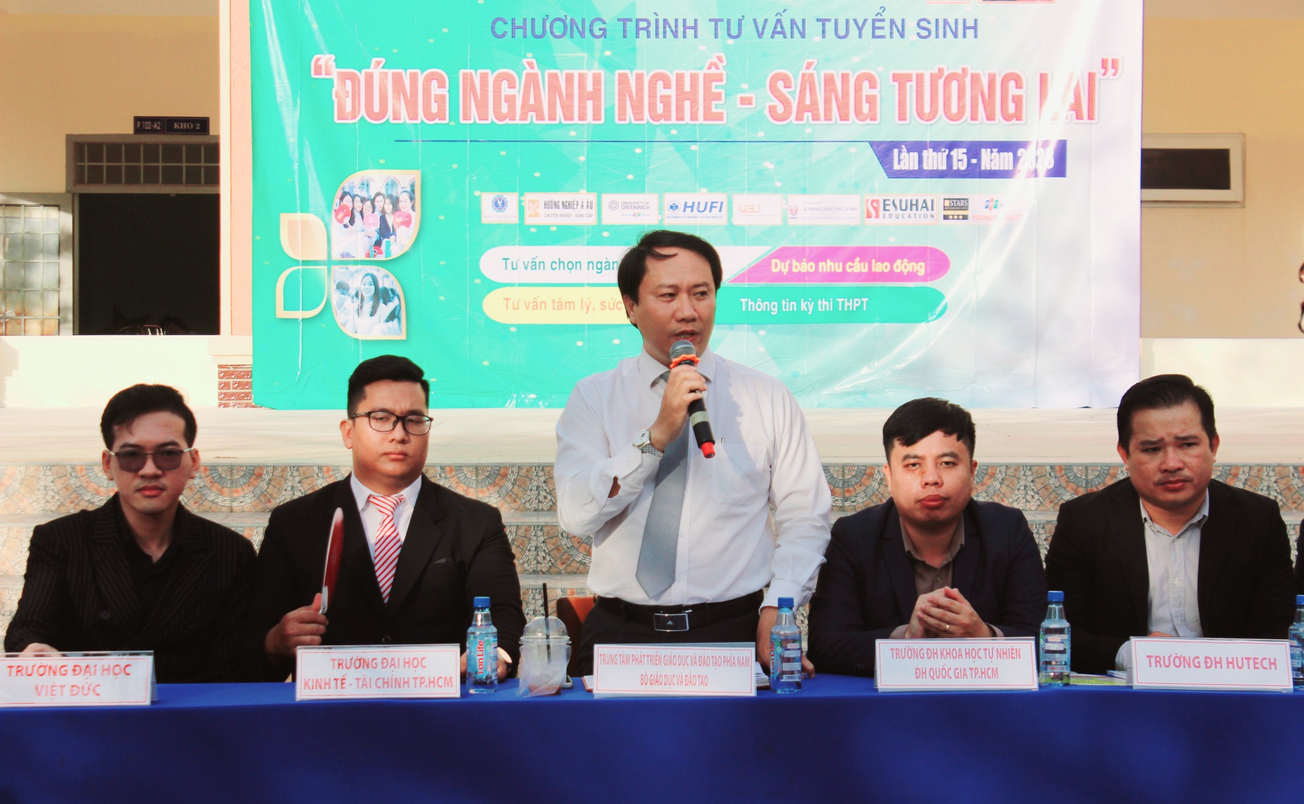 Chương trình do Sở GD-ĐT, Tạp chí Giáo dục TP. Hồ Chí Minh, Trung tâm Phát triển GD-ĐT phía Nam (Bộ GD-ĐT) và Trường ĐH Quốc gia TP. Hồ Chí Minh phối hợp tổ chức.