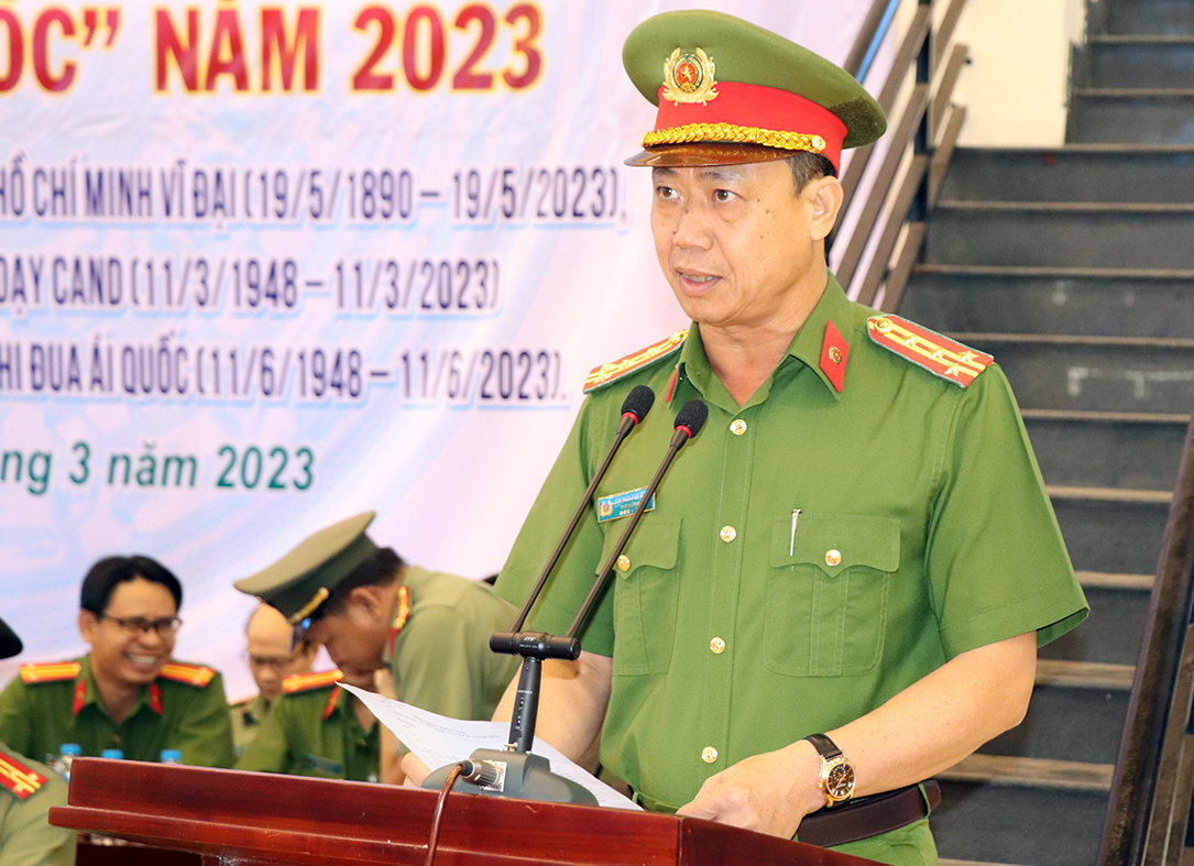 Đại tá Nguyễn Anh Hùng, Phó Giám đốc Công an tỉnh phát biểu khai mạc Hội thao.