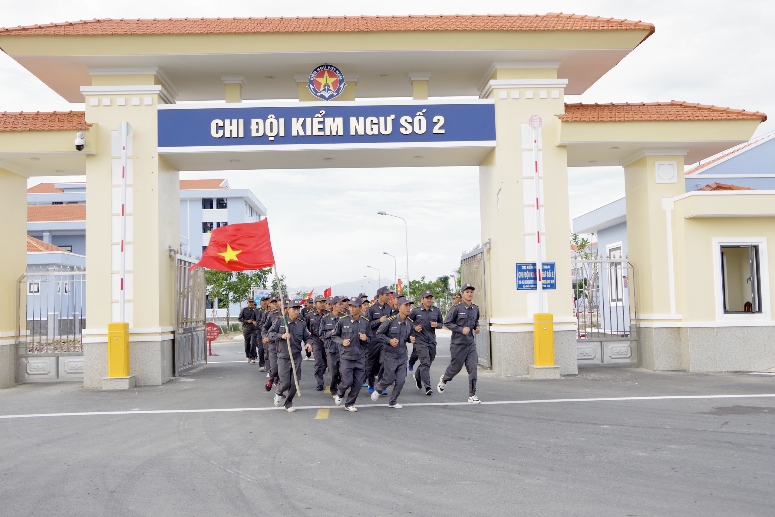 Cán bộ, nhân viên của Chi đội Kiểm ngư số 2 tham gia chạy thể thao CISM.