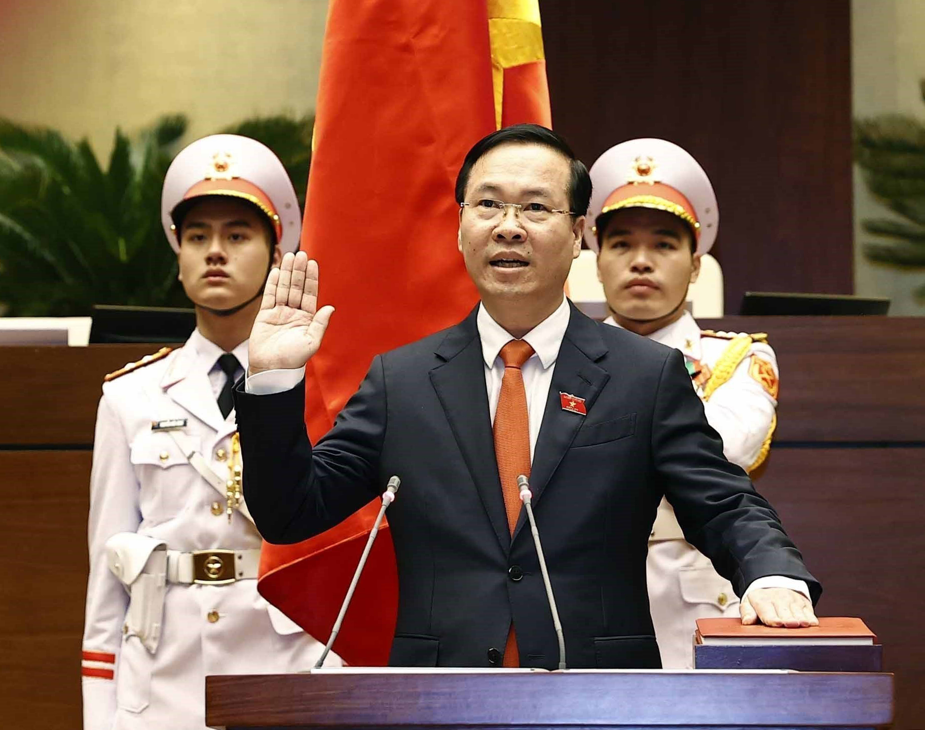 Ông Võ Văn Thưởng tuyên thệ nhậm chức Chủ tịch nước Cộng hòa xã hội Chủ nghĩa Việt Nam nhiệm kỳ 2021-2026.