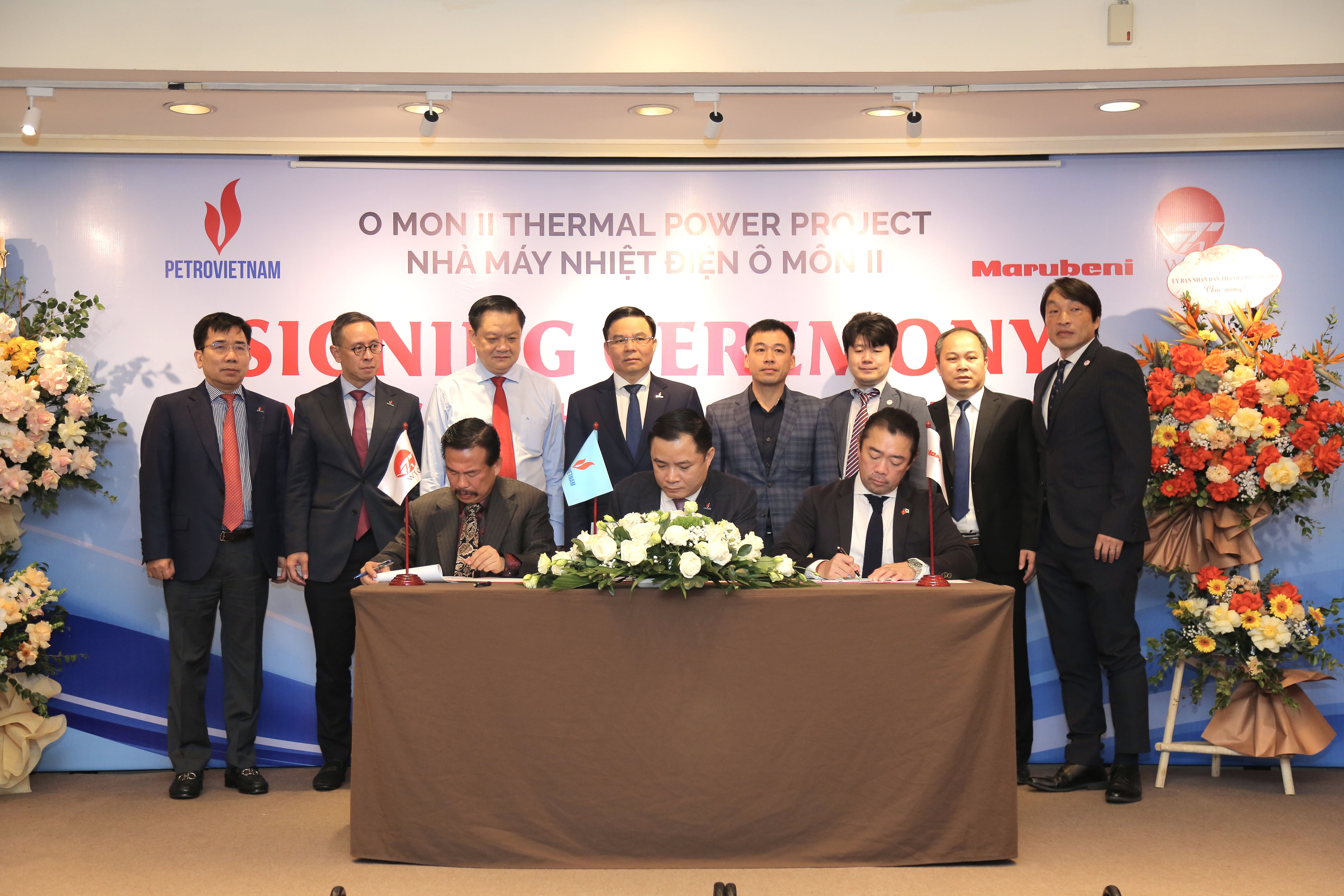 Đại diện Petrovietnam và liên danh Marubeni - WTO ký kết thỏa thuận khung hợp đồng bán khí Lô B.