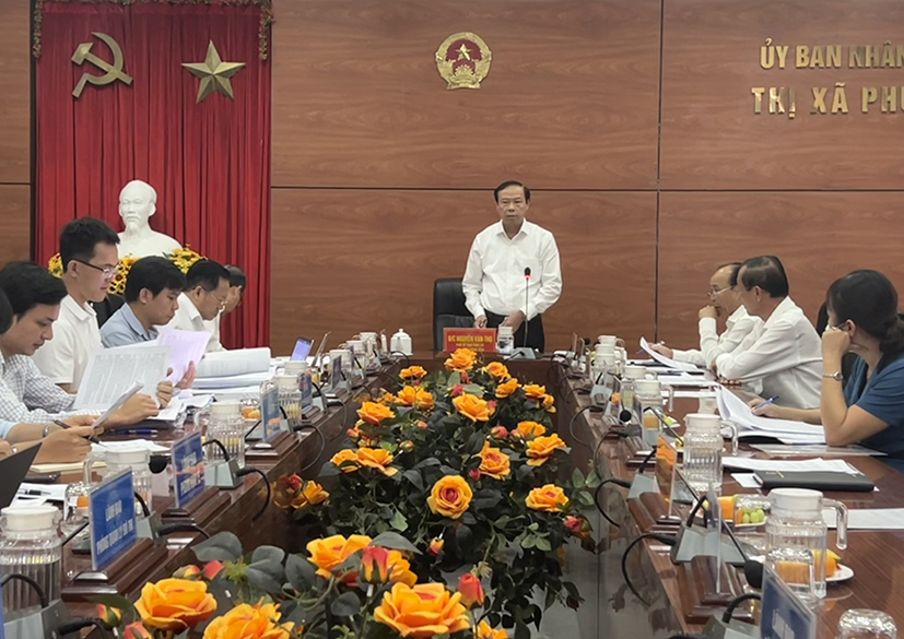 Ông Nguyễn Văn Thọ, Chủ tịch UBND tỉnh, phát biểu tại buổi làm việc với UBND TX.Phú Mỹ về tiến độ thực hiện Dự án cao tốc Biên Hòa - Vũng Tàu.