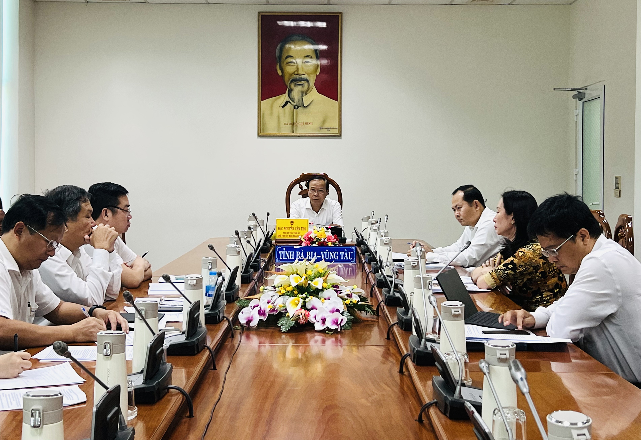 Ông Nguyễn Văn Thọ, Chủ tịch UBND tỉnh chủ trì cuộc họp.