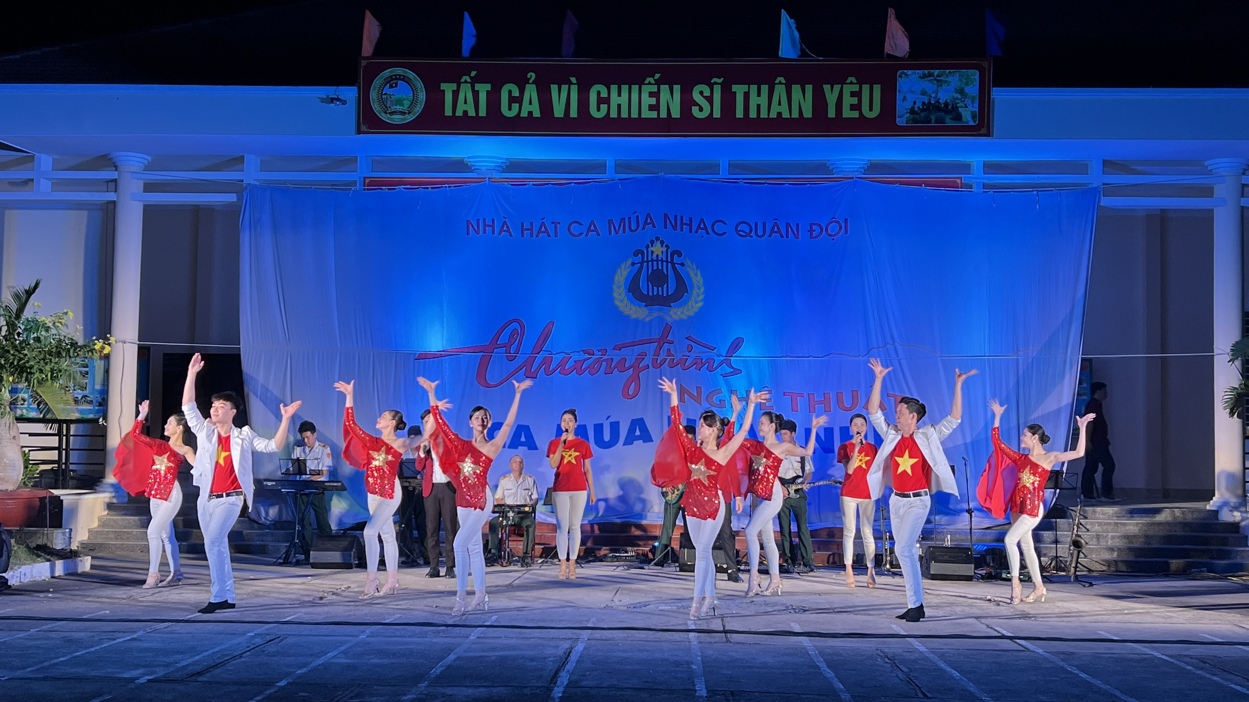 Nhiều tiết mục mang phong cách trẻ trung, sôi nổi.
