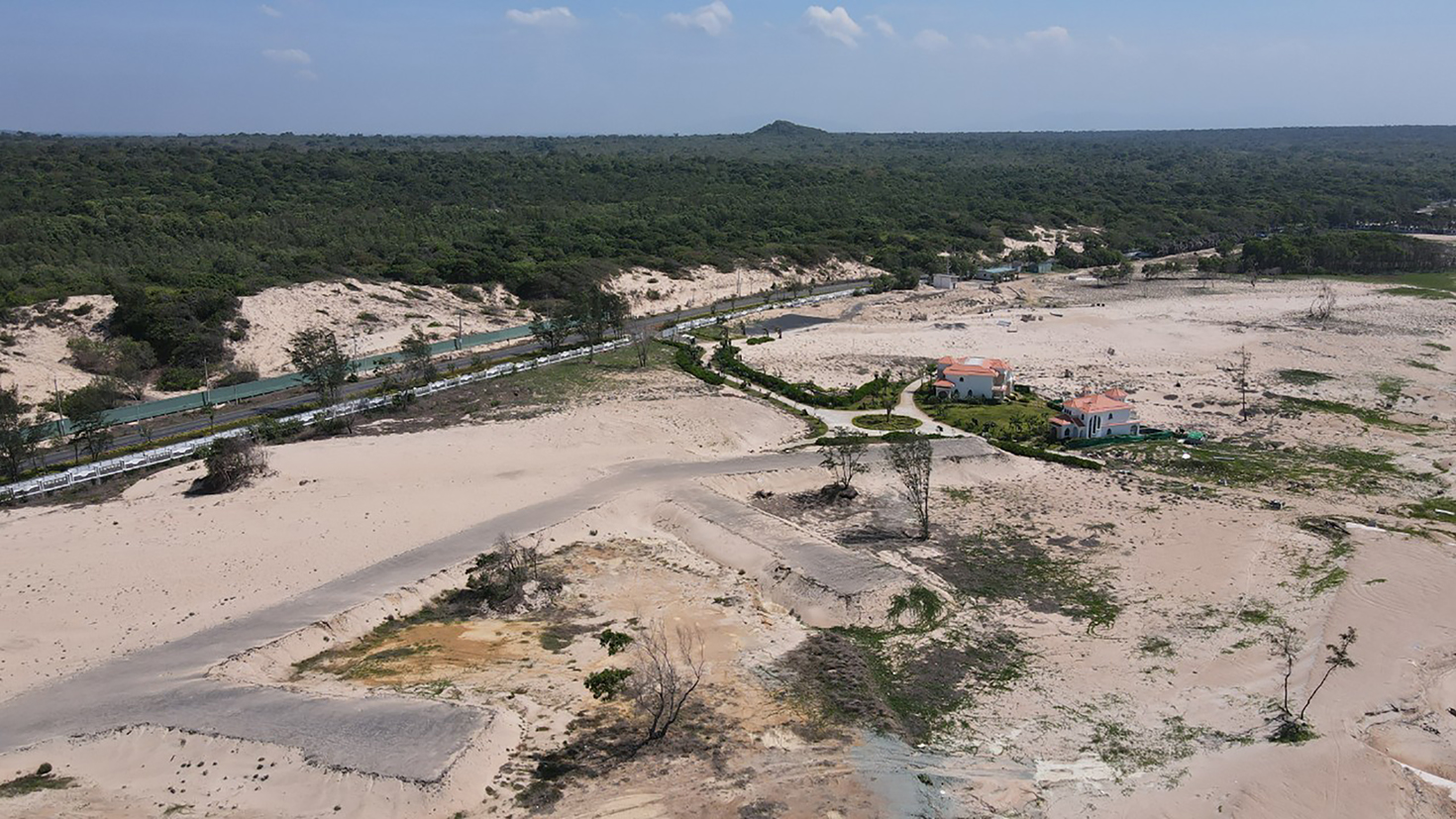Dự án Khu nghỉ dưỡng Edenia Resort (thuộc 2 xã Bông Trang, Bưng Riềng - huyện Xuyên Mộc) do Công ty CP Du lịch Biển Xanh đầu tư, nằm trong nhóm dự án đang triển khai xây dựng