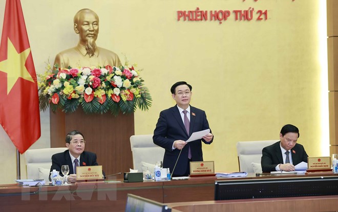 Chủ tịch Quốc hội Vương Đình Huệ phát biểu tại phiên họp.