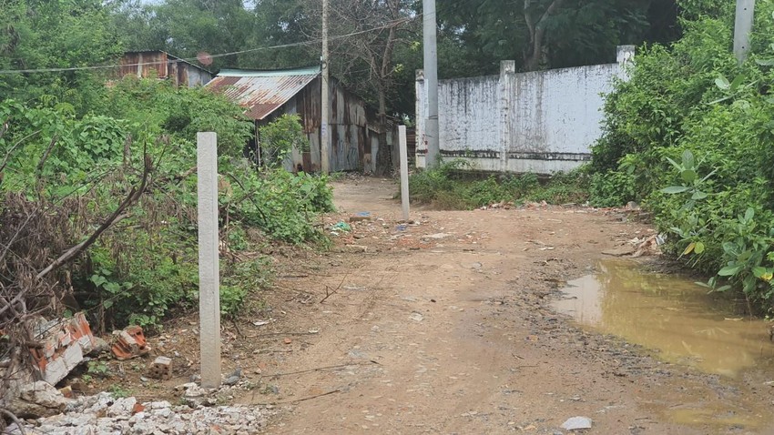 Khu vực đầu đường 3/2 bên cạnh trường THPT chuyên Lê Quý Đôn của dự án đường Hàng Điều. Ảnh:NK