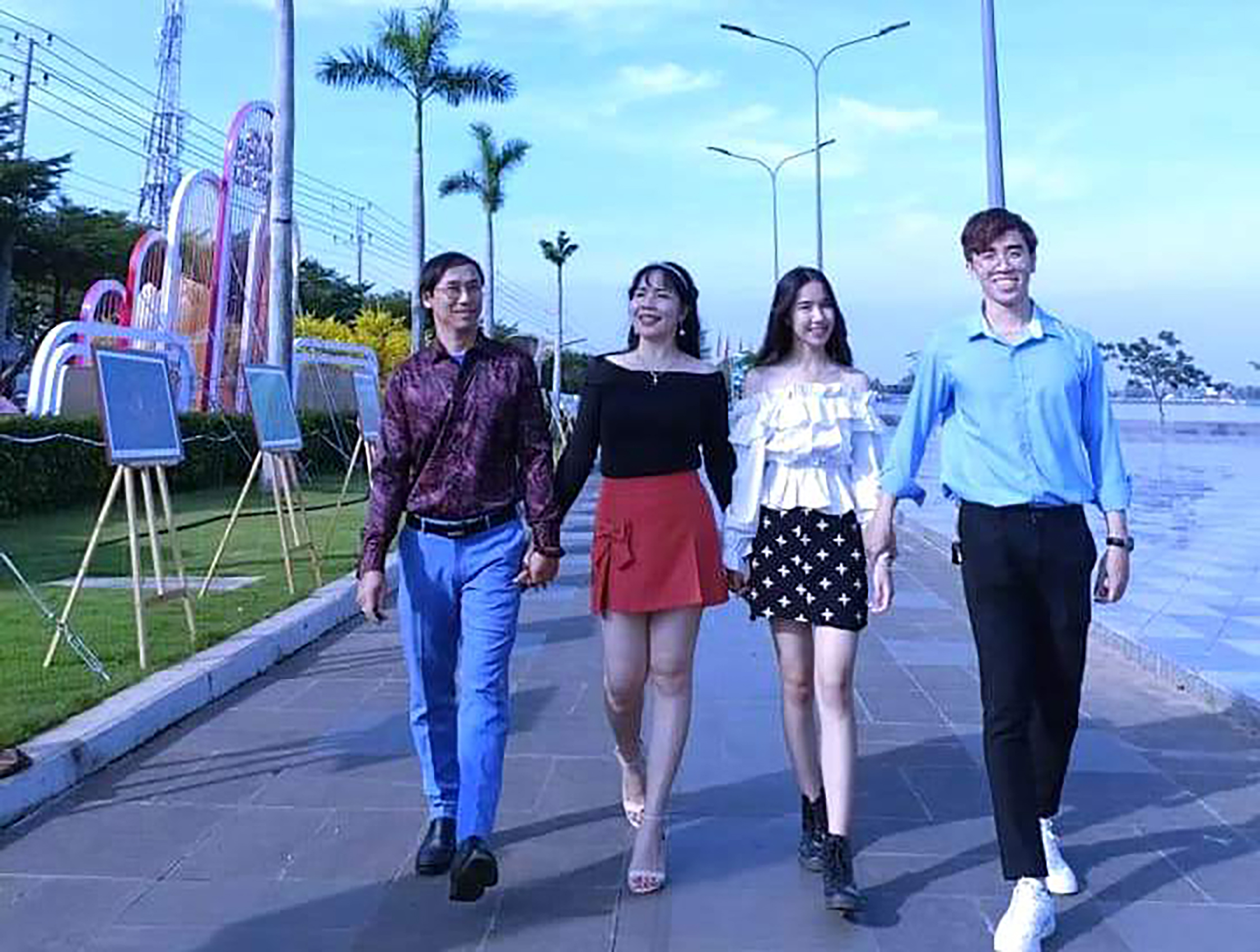Gia đình chị Nguyễn Thị Lệ Hằng (GV Trường TH Phước Bửu, huyện Xuyên Mộc) thường lưu giữ những khoảnh khắc hạnh phúc cùng nhau.