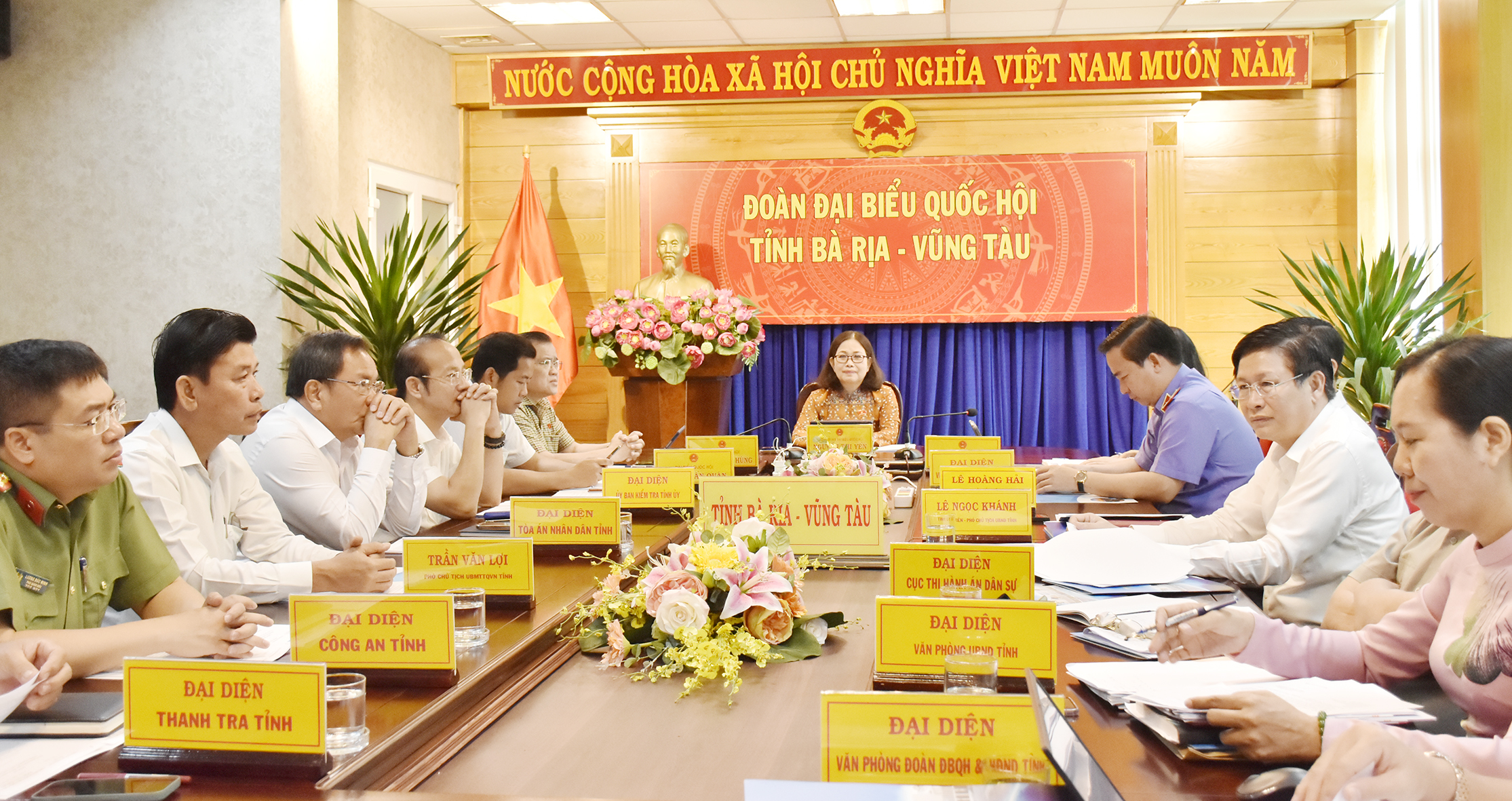 Bà Nguyễn Thị Yến, Trưởng Đoàn ĐBQH tỉnh, Phó Bí thư Thường trực Tỉnh ủy chủ trì tại điểm cầu Bà Rịa-Vũng Tàu