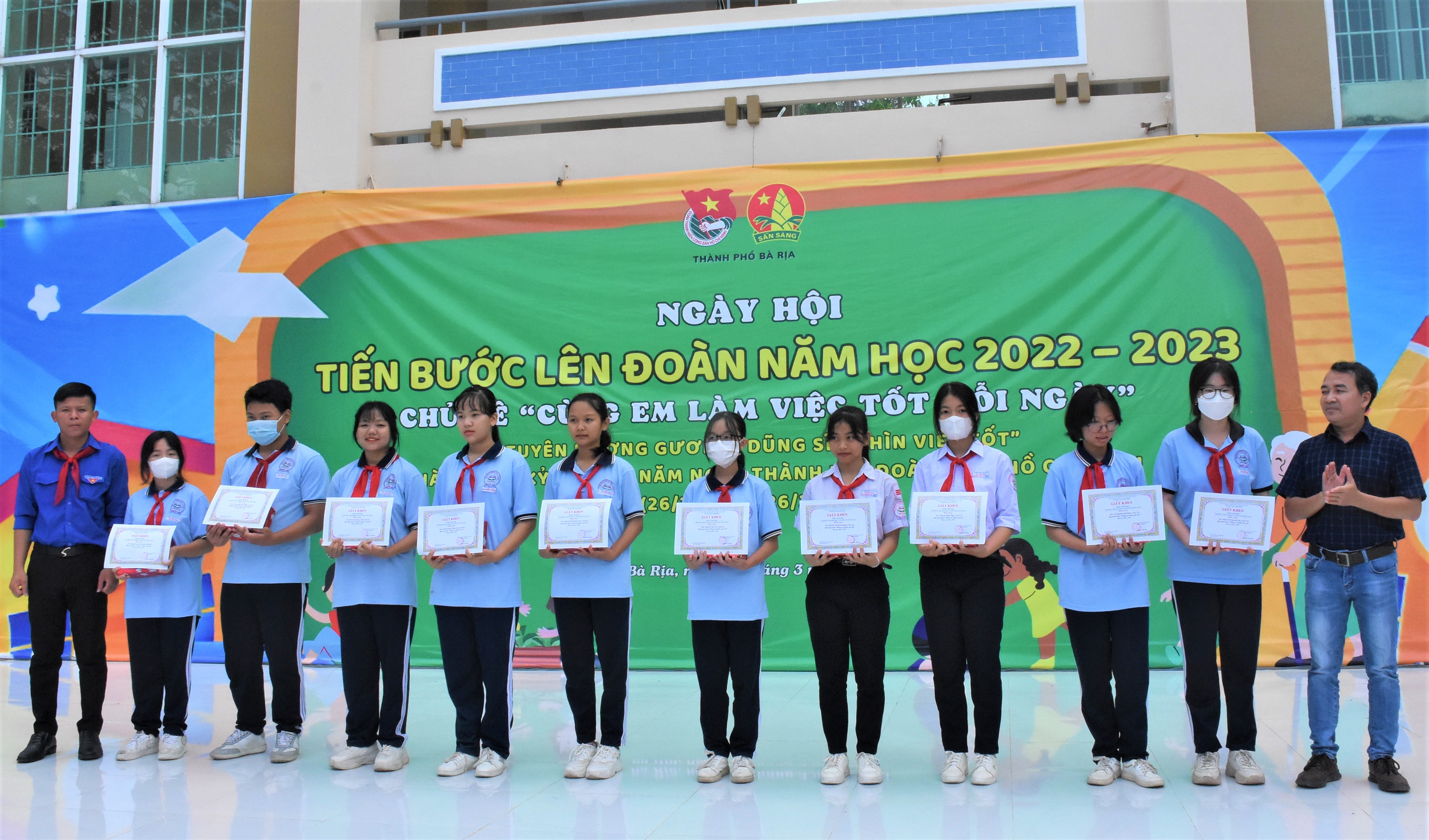 Hội đồng Đội TP.Bà Rịa, Hội cha mẹ học sinh Trường THCS Nguyễn Trãi trao Giấy khen 
