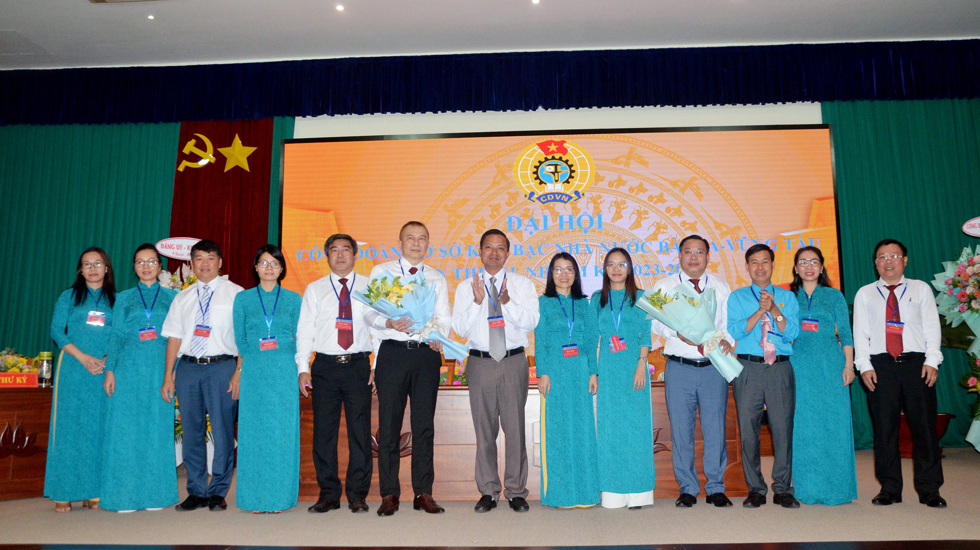 Ban Chấp hành CĐCS KBNN Bà Rịa - Vũng Tàu khóa XI, nhiệm kỳ 2023-2028 và đoàn Đại biểu đi dự Đại hội Công đoàn cấp trên ra mắt Đại hội.