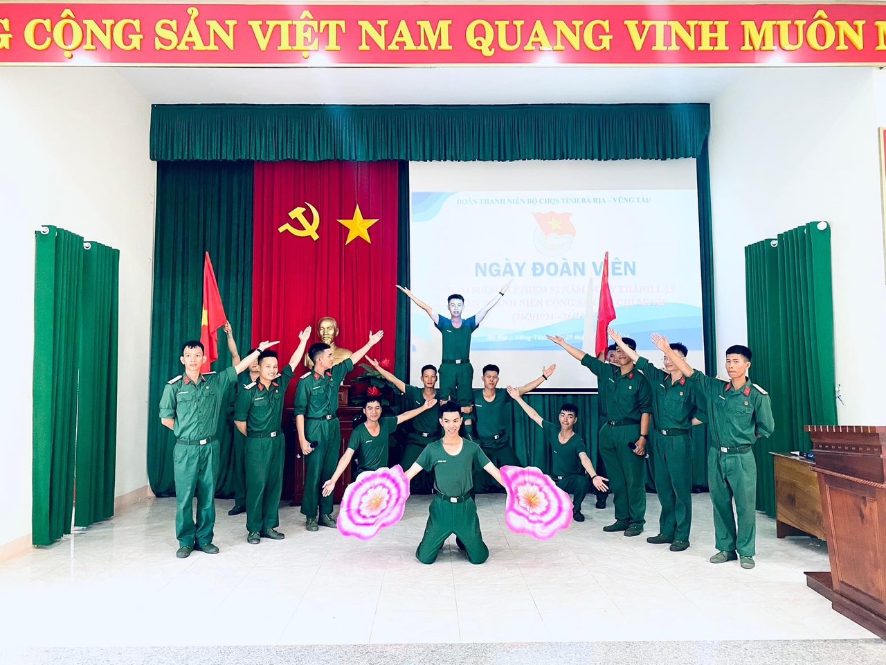 Một tiết mục văn nghệ do đoàn viên thanh niên Bộ CHQS tỉnh biểu diễn tại chương trình.