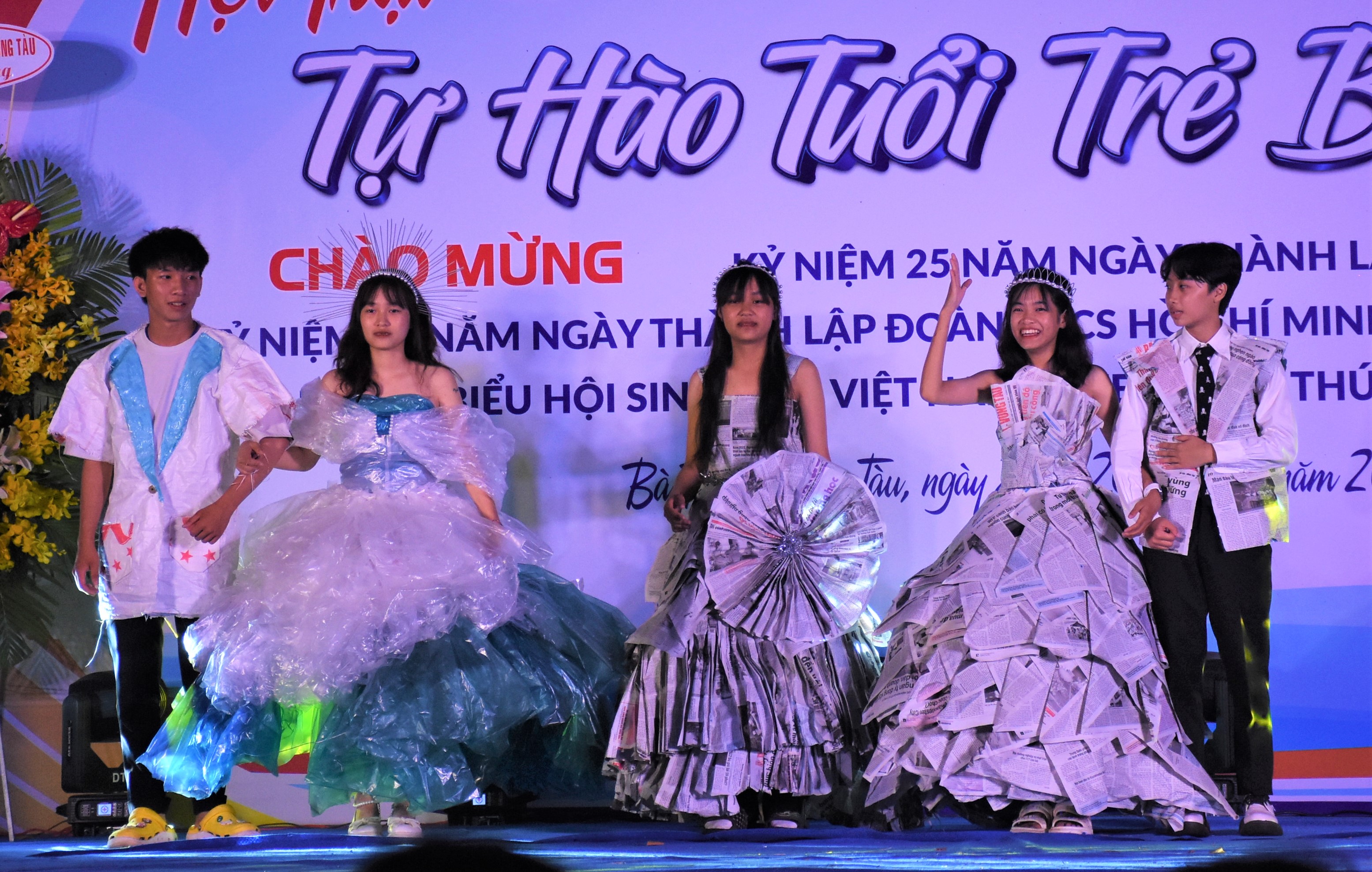 Tiết mục trình diễn thời trang chủ đề 