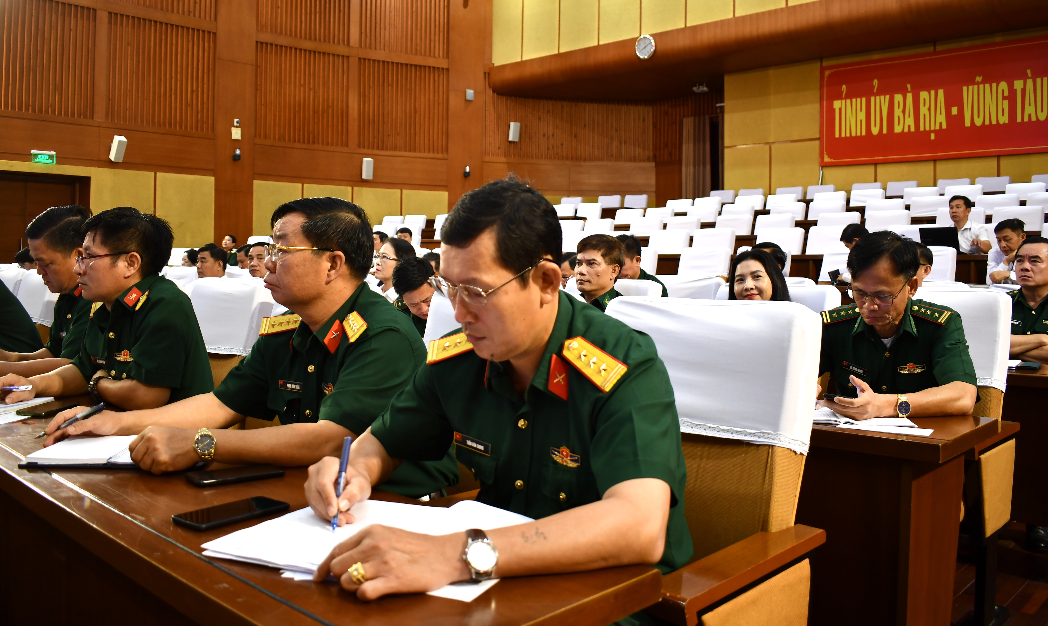 Các đại biểu tham dự tại điểm cầu chính tại Trung tâm Hội nghị tỉnh.
