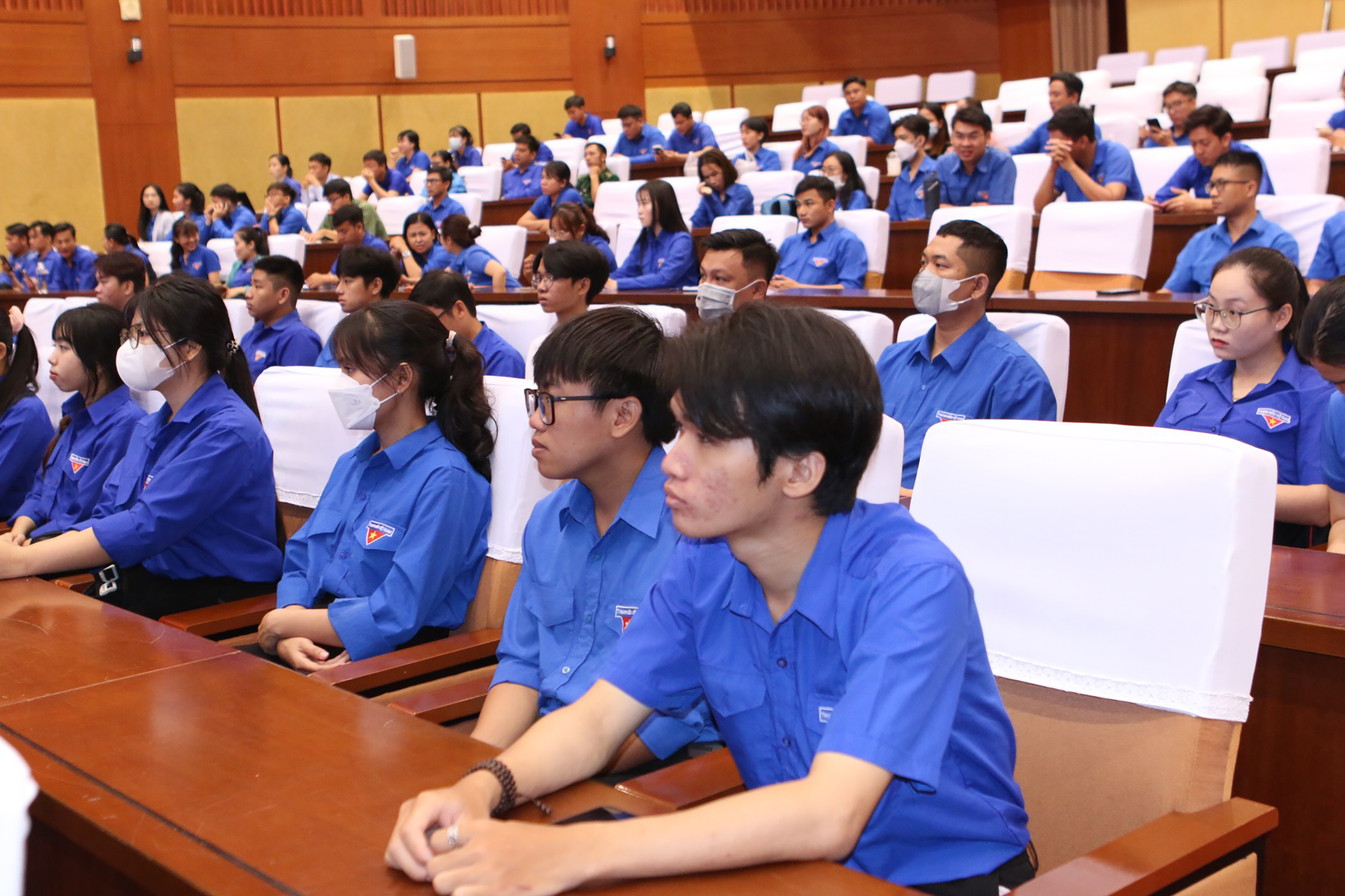 Cán bộ, ĐVTN tiêu biểu tham gia hội nghị.