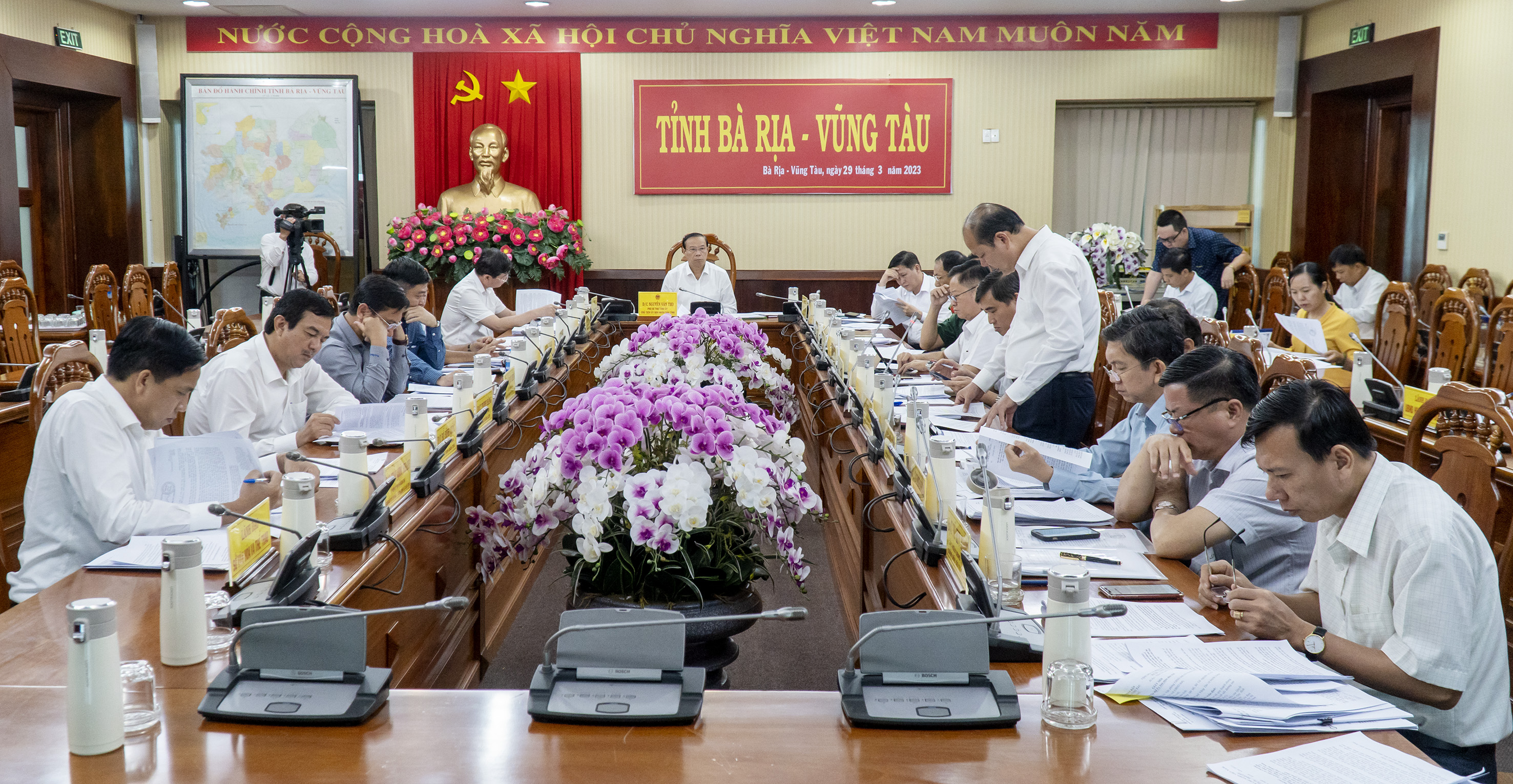 Ông Nguyễn Văn Thọ, Chủ tịch UBND tỉnh chủ trì cuộc họp.