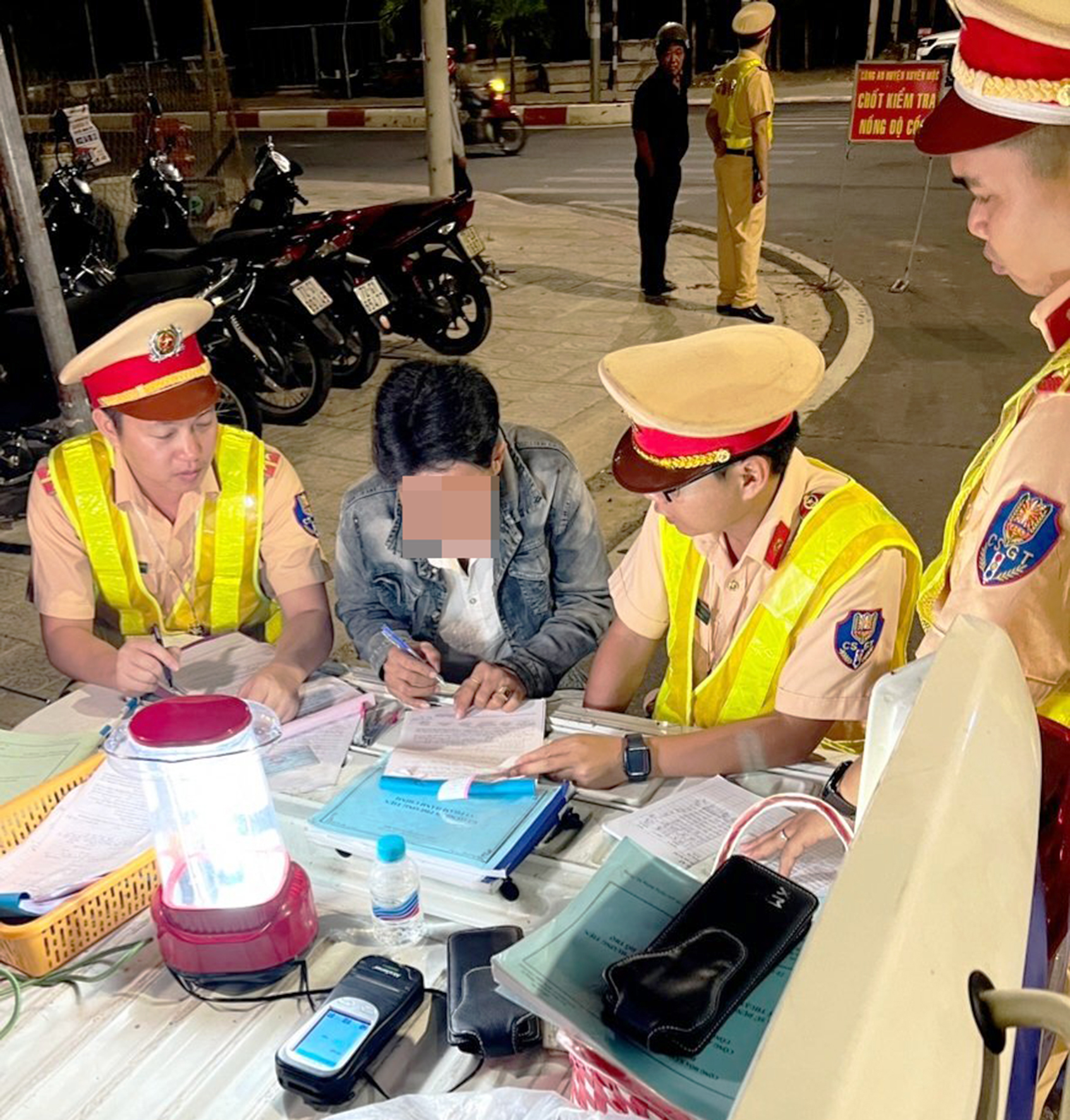 Lực lượng CSGT lập biên bản 1 trưởng hợp điều khiển phương tiện vi phạm nồng độ cồn