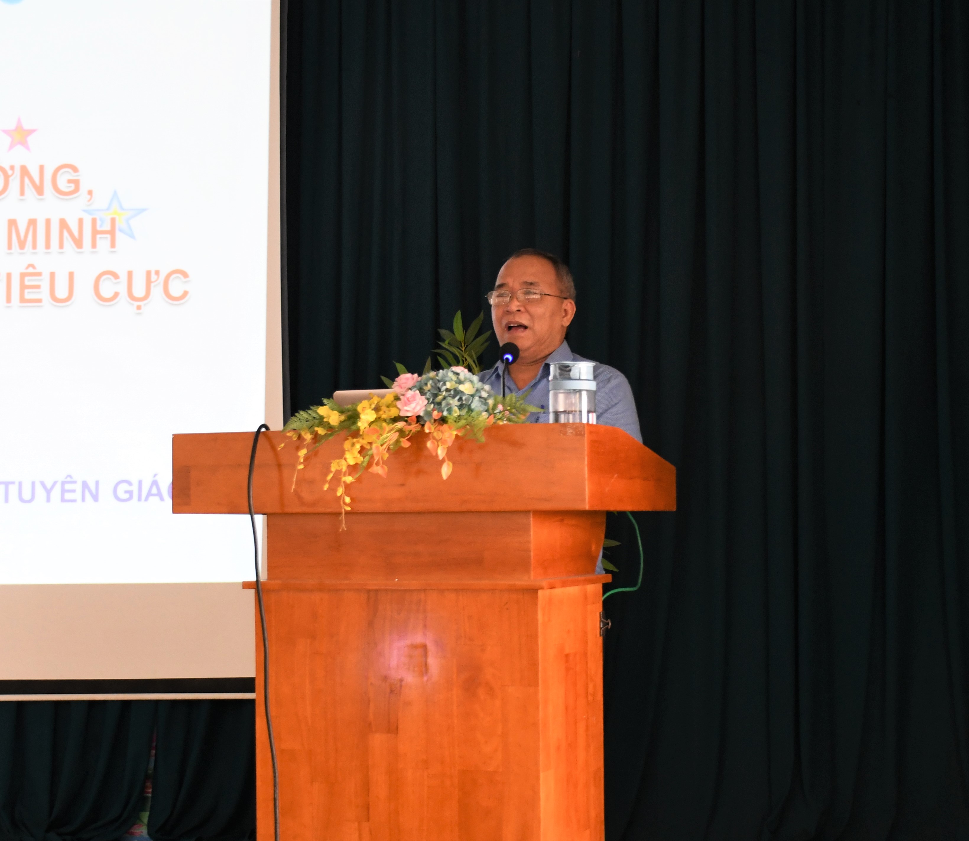 Ông Trần Bá Việt, Phó trưởng Ban Tuyên giáo Thành ủy Vũng Tàu quán triệt các nội dung “Học tập và làm theo tư tưởng, đạo đức, phong cách Hồ Chí Minh về phòng, chống tham nhũng, tiêu cực trên địa bàn tỉnh Bà Rịa – Vũng Tàu