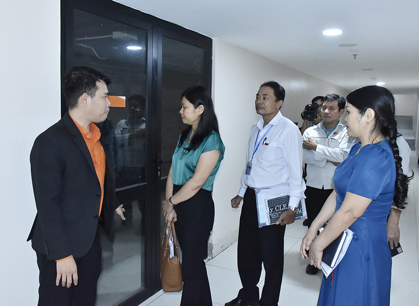 Đoàn công tác Sở Du lịch khảo sát công tác phòng, chống thiên tai tại tầng hầm Marina Bay Vũng Tàu Resort & Spa.