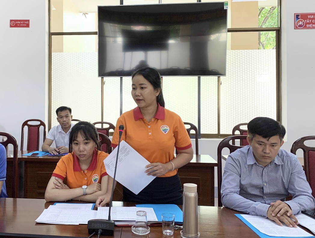 Đại diện cửa hàng Ngày Mới (thị trấn Ngãi Giao, huyện Châu Đức) đề xuất các giải pháp đưa sản phẩm OCOP vào kinh doanh tại các siêu thị, cửa hàng tiện lợi.