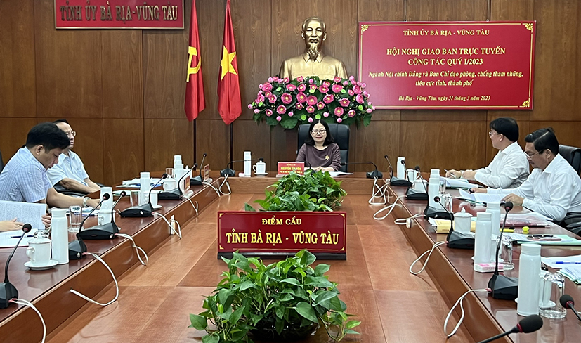 Bà Nguyễn Thị Yến, Phó Bí thư Thường trực Tỉnh ủy, Trưởng Đoàn ĐBQH tỉnh chủ trì tại điểm cầu Bà Rịa-Vũng Tàu.