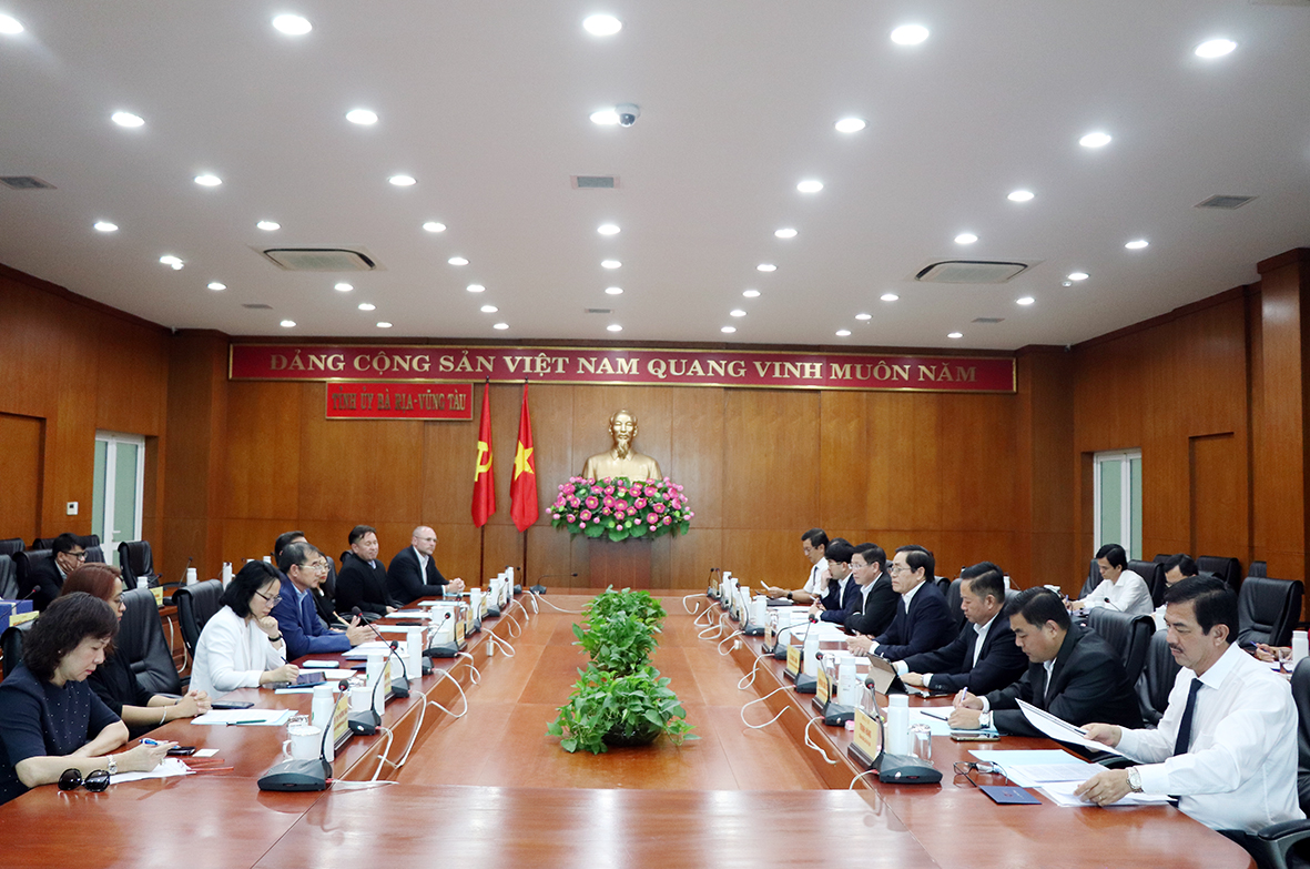 Quang cảnh buổi làm việc.