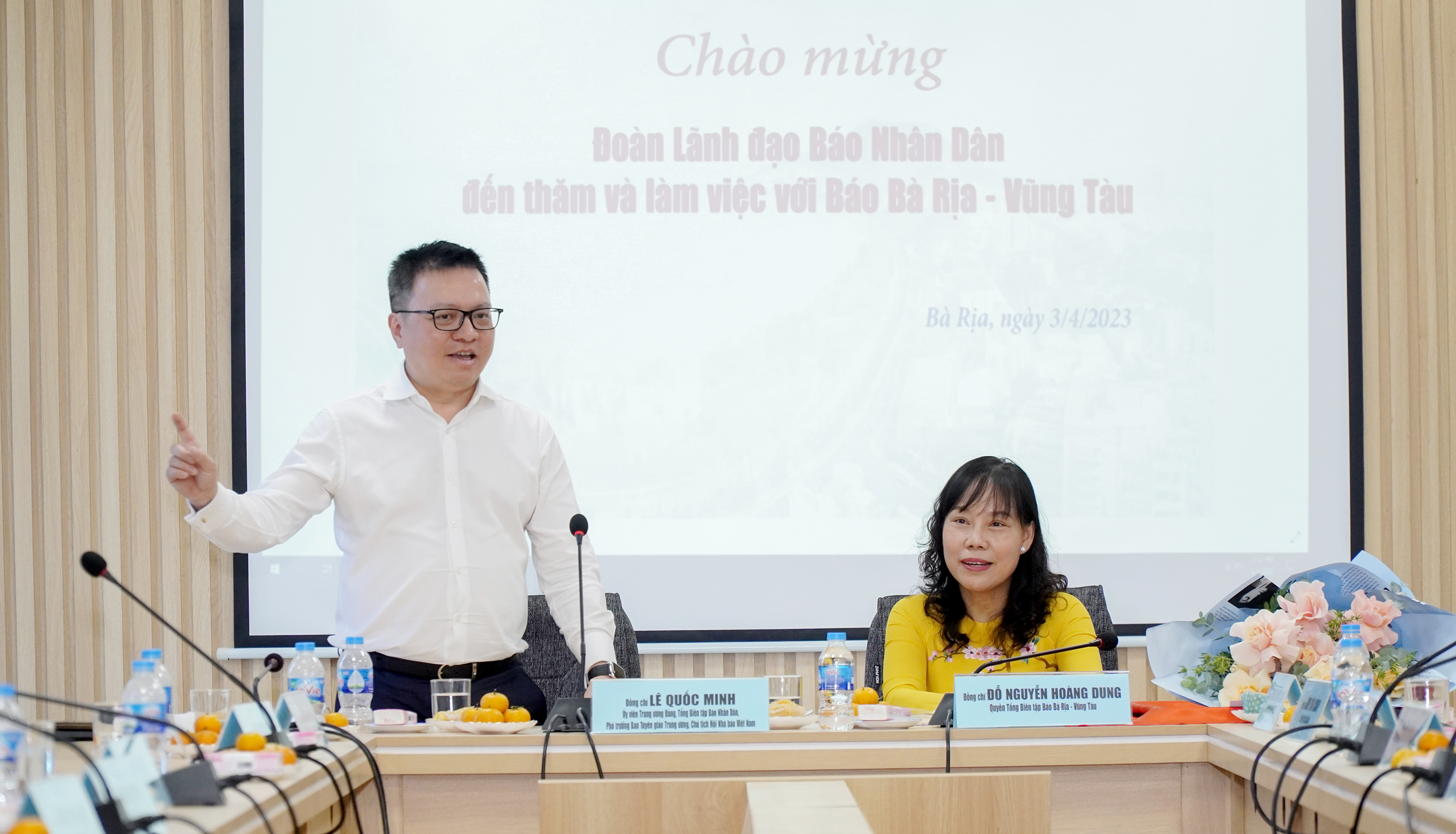 Ông Lê Quốc Minh, Ủy viên Ban Chấp hành Trung ương Đảng, Tổng Biên tập Báo Nhân Dân, Phó Trưởng Ban Tuyên giáo Trung ương, Chủ tịch Hội Nhà báo Việt Nam nhấn mạnh việc nâng cao tính chuyên nghiệp, đổi mới, sáng tạo trong bối cảnh phát triển của nền báo chí hiện đại.