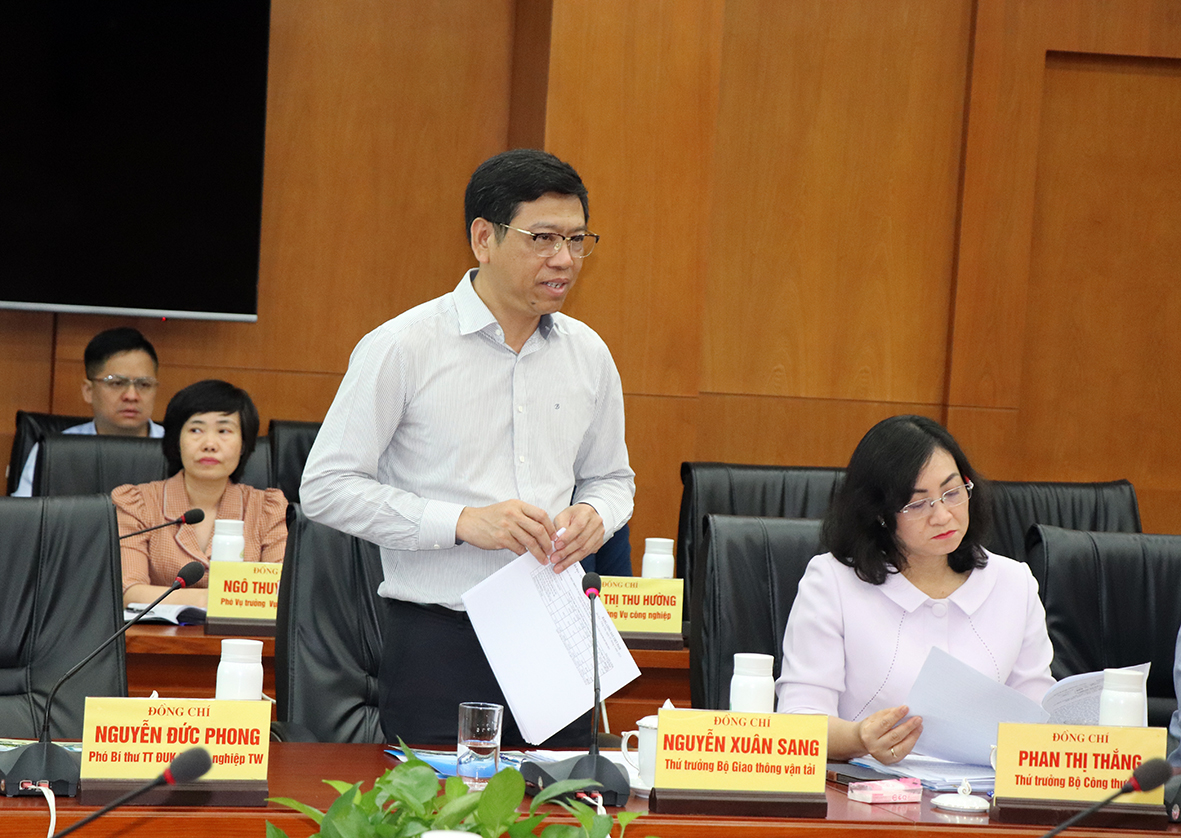 Thứ trưởng Bộ GT-VT Nguyễn Xuân Sang nhấn mạnh về tầm quan trọng của hệ thống cảng biển và việc phát triển giao thông liên kết vùng trên địa bàn tỉnh Bà Rịa-Vũng Tàu.