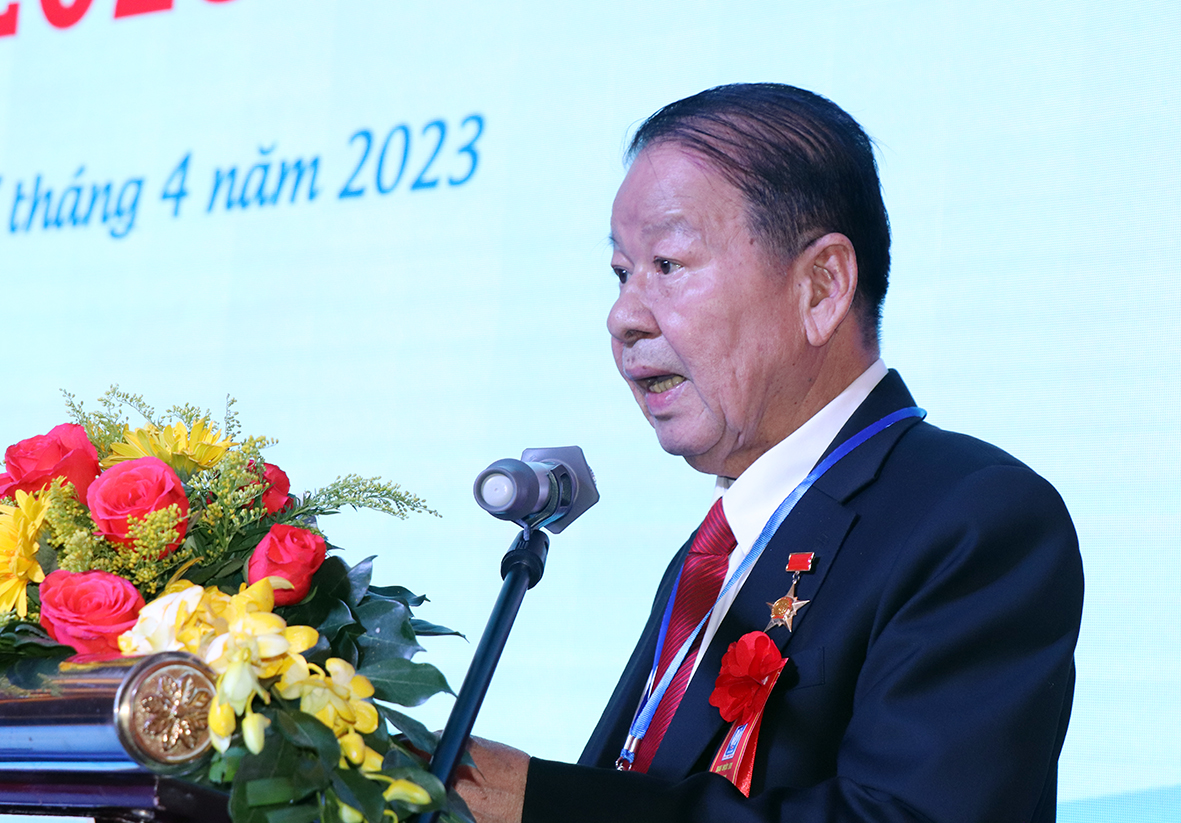 Ông Lê Văn Kháng, Chủ tịch Hiệp hội DNNVV tỉnh khóa II phát biểu khai mạc Đại hội.