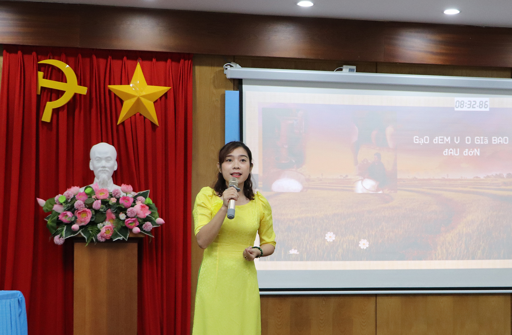 Thí sinh Nguyễn Thị Thảo Nhu, Phòng Xổ số tự chọn với phần thi thuyết trình, chủ đề “phân tích nội dung bài thơ Giã gạo” của Hồ Chí Minh.