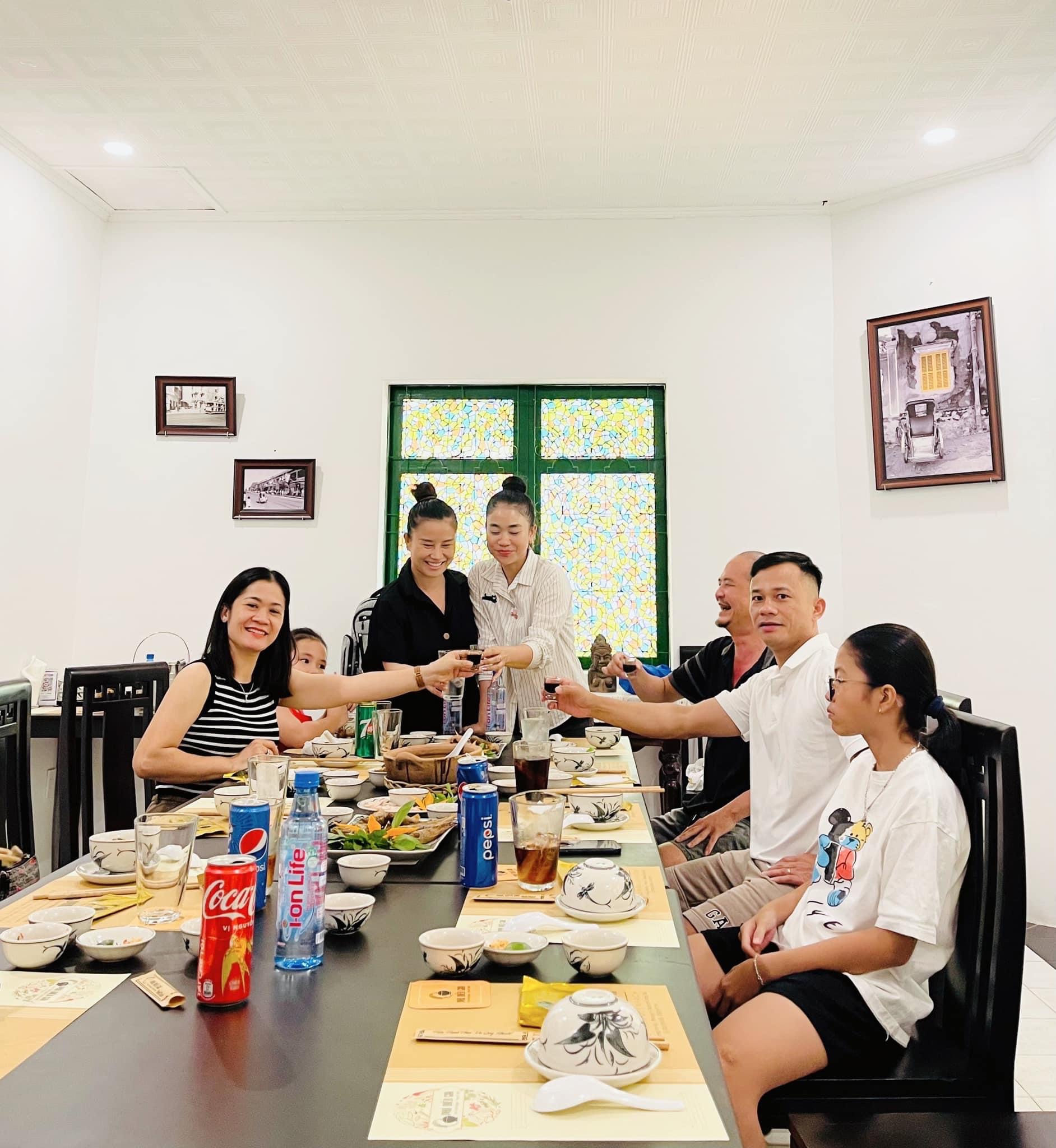Khách tổ chức tiệc gia đình tại Phú Điền Gia.