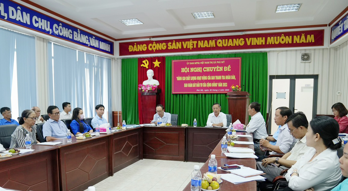 Các đại biểu tham gia hội nghị.