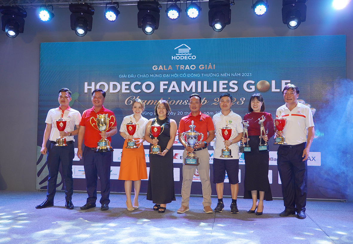 Các golfer đạt thành tích cao tại giải.