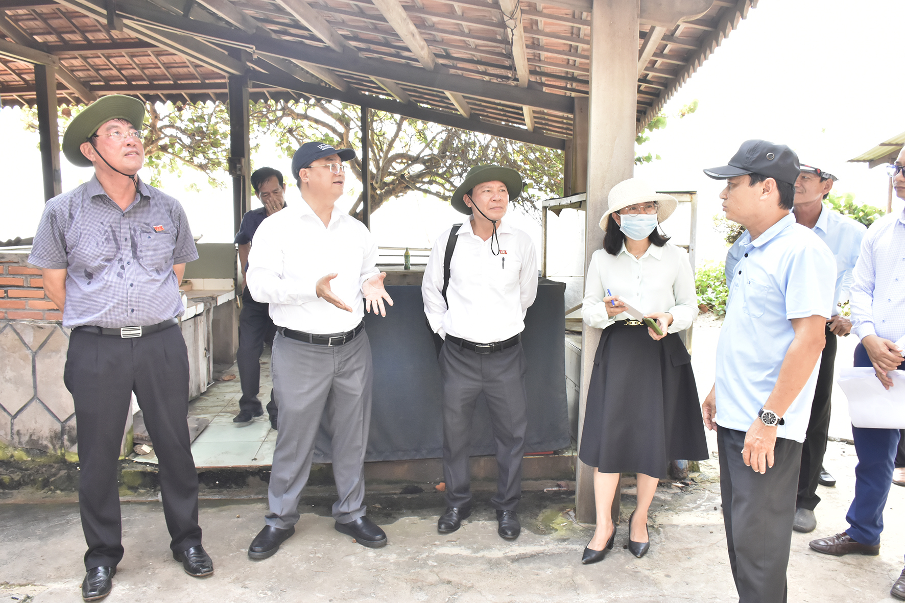 Lãnh đạo TP.Vũng Tàu trao đổi với đại diện KDL Biển Đông phối hợp tháo dỡ các công trình trái phép đến hết 27/4 phải hoàn thành