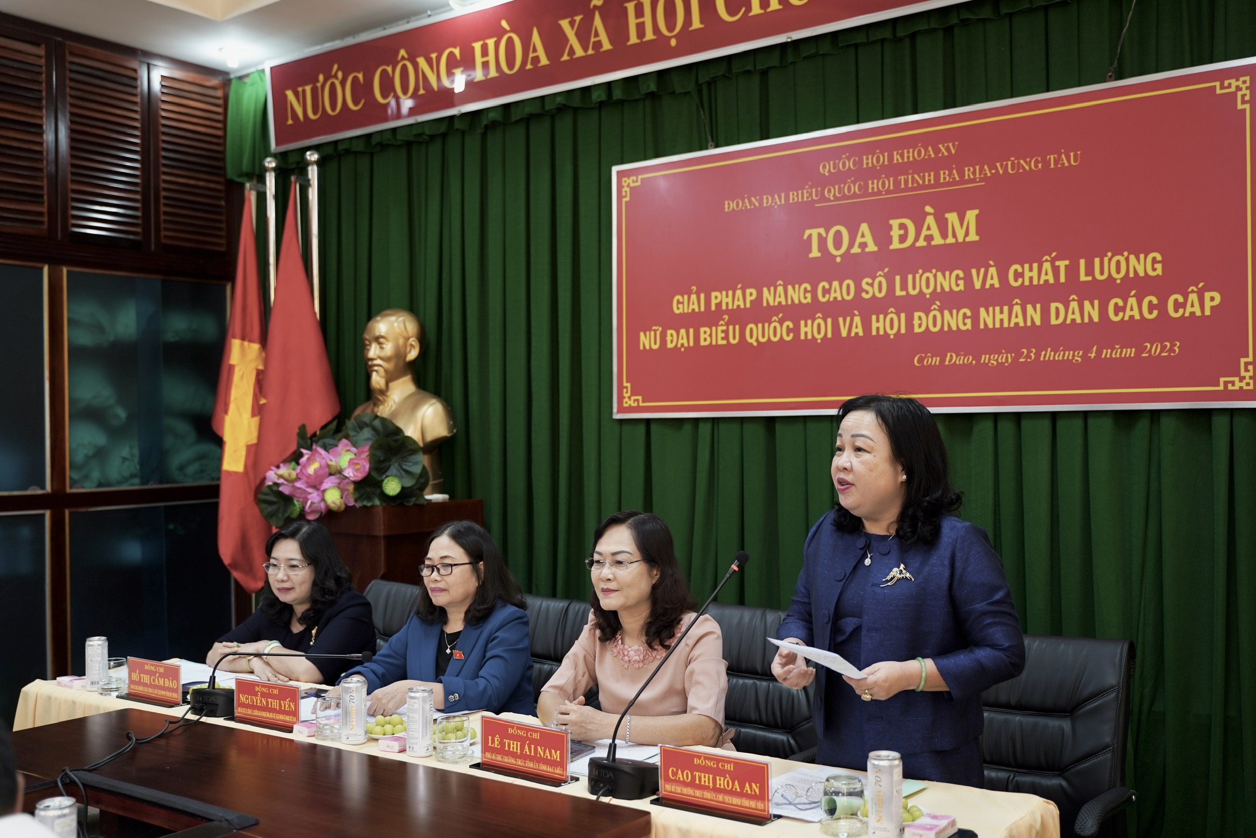 Bà Cao Thị Hòa An, Phó Bí thư Thường trực Tỉnh ủy, Chủ tịch HĐND tỉnh Phú Yên phát biểu về việc chú trọng trong tạo nguồn nữ ĐBQH và HĐND các cấp.
