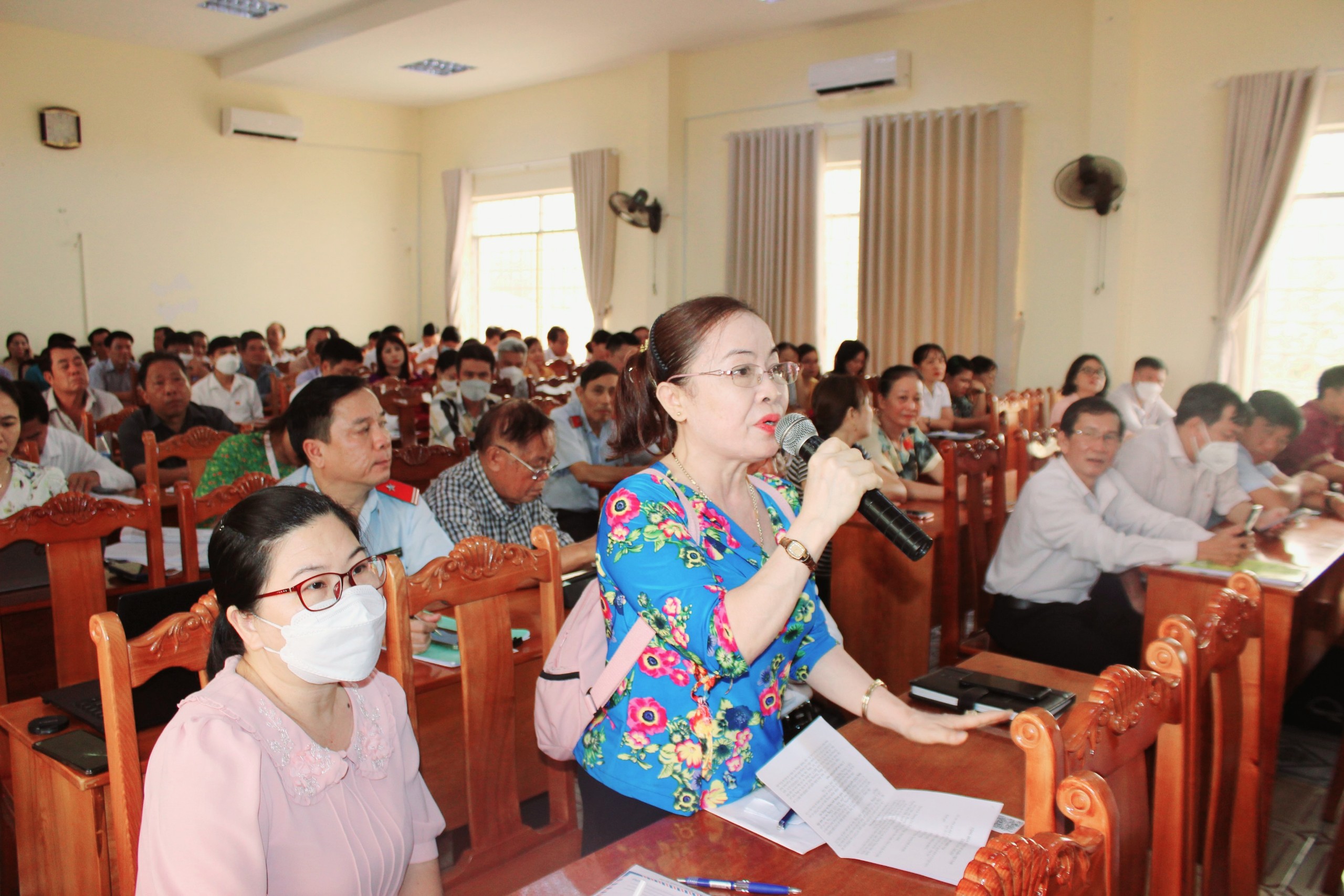 Cử tri Dương Thị Trợ (phường Thắng Nhất) phản ánh việc tăng giá thuê, mua nhà ở xã hội Chí Linh A (số 217 Nguyễn Hữu Cảnh, phường Thắng Nhất) gây bức xúc cho cư dân.