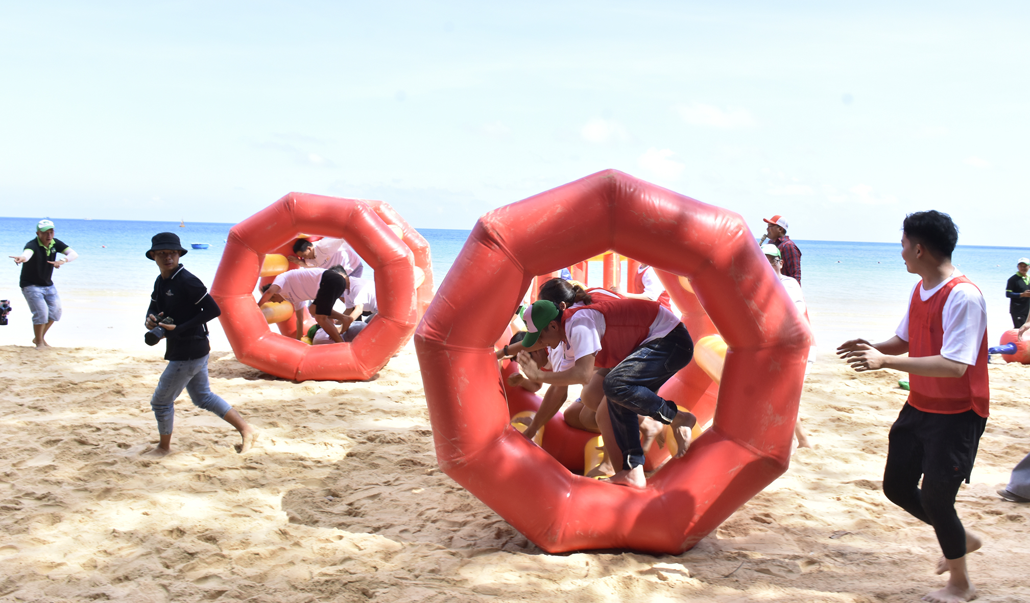 Đoàn chơi teambuilding tại Bãi Đầm Trầu