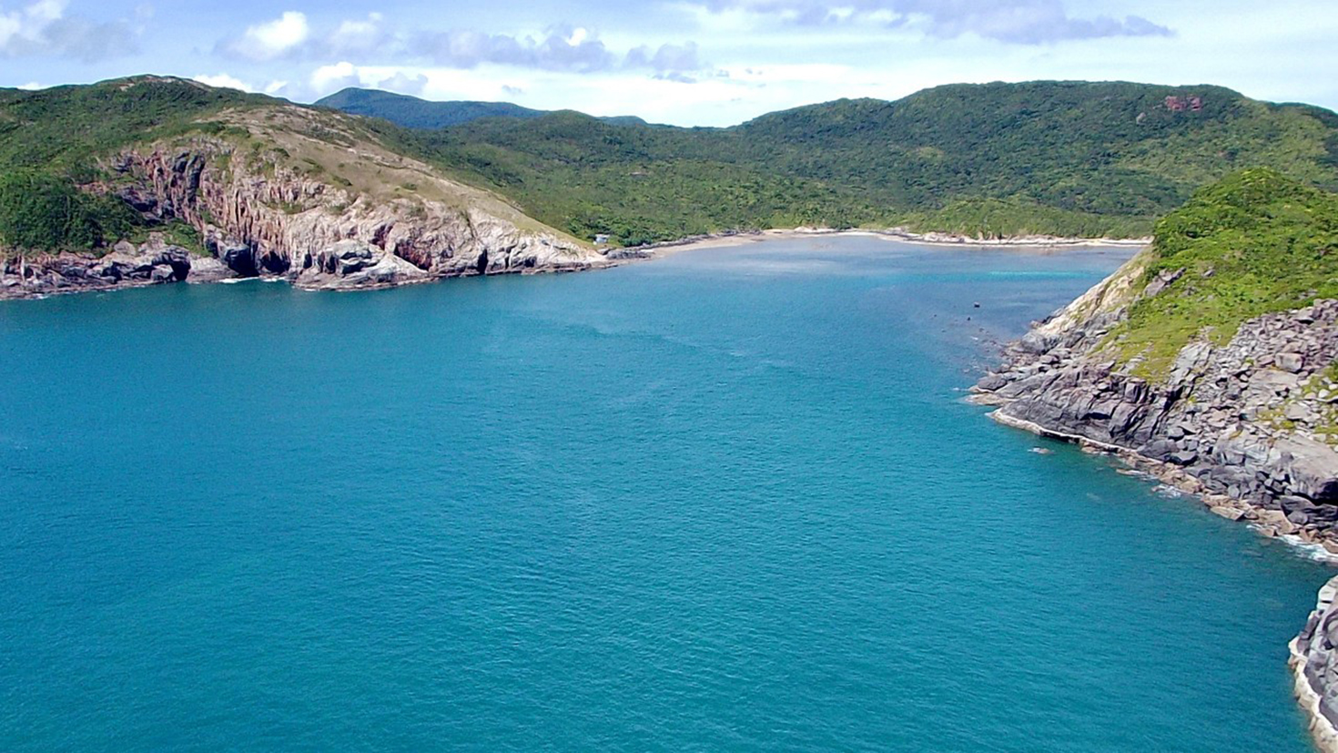 Vịnh Đầm Tre thơ mộng là 1 trong 17 tuyến du lịch sinh thái  tại Côn Đảo.