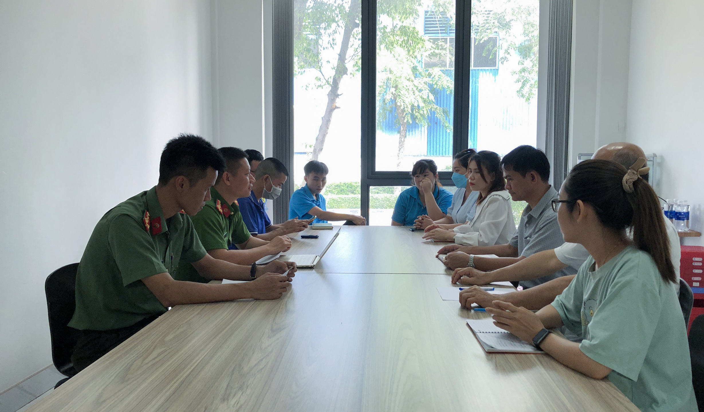 Đồn Công an KCN Tân Thành phổ biến phương thức hoạt động của  Tổ tự quản về ANTT và PCCC cho các thành viên thuộc Công ty TNHH Yuan Hong Việt Nam (KCN Mỹ Xuân A, TX.Phú Mỹ).