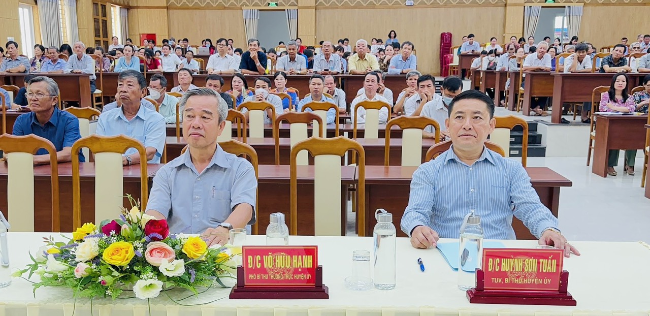 Các đại biểu tham dự hội nghị.